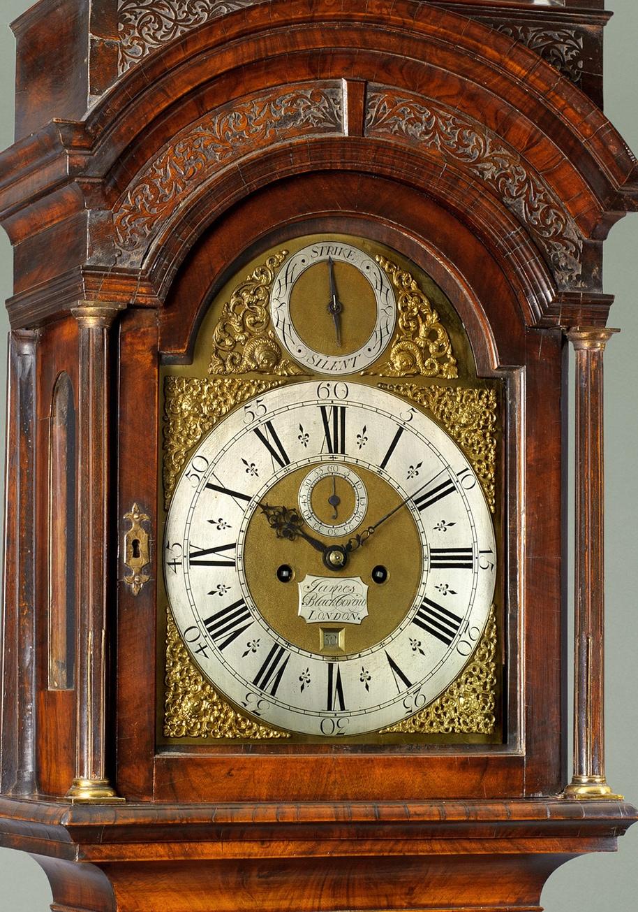 Anglais Horloge de parquet ancienne en noyer du XVIIIe siècle par James Blackborow de Londres en vente