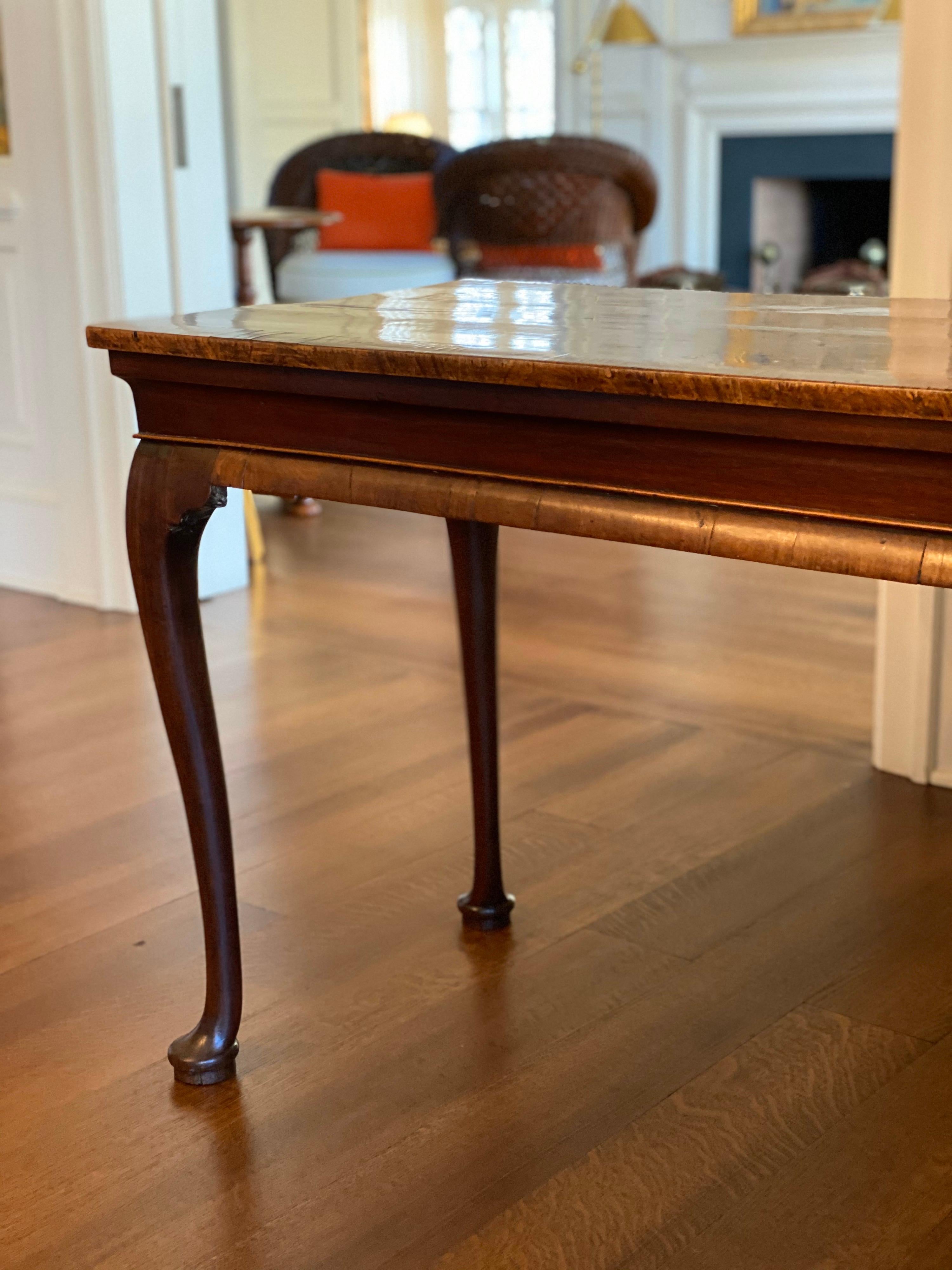 George II Walnut Pier Table, 18th Century In Good Condition In Southampton, NY