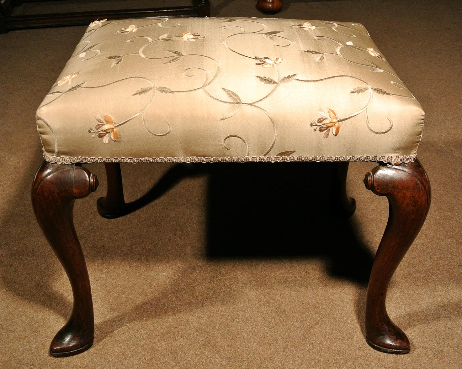 George II Walnut Stool, circa 1740 In Good Condition For Sale In Dallington, East Sussex