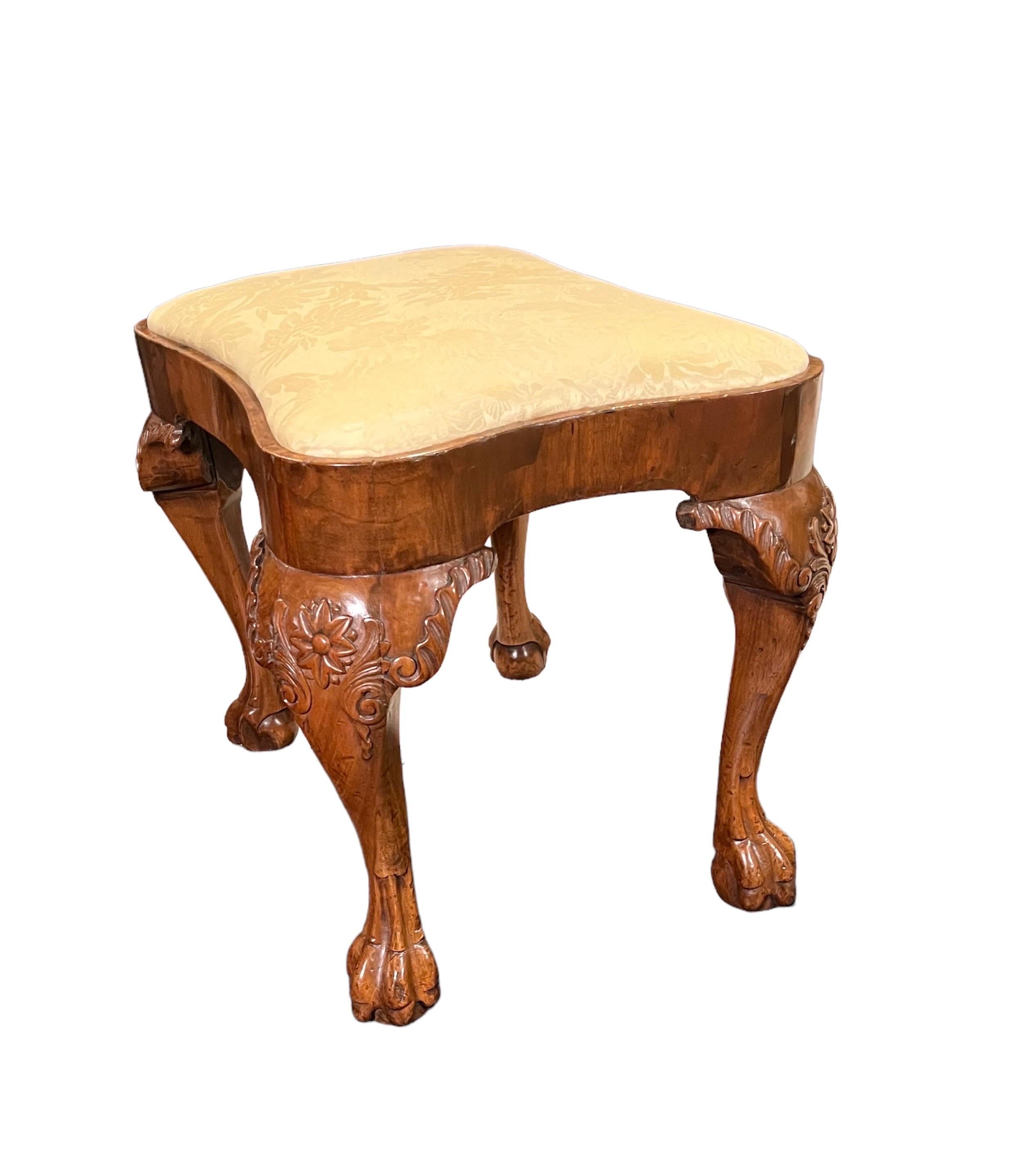 George II Walnut Stool ( Property of Nelson A Rockefeller & John.D.Rockefeller ) In Good Condition For Sale In New York, NY