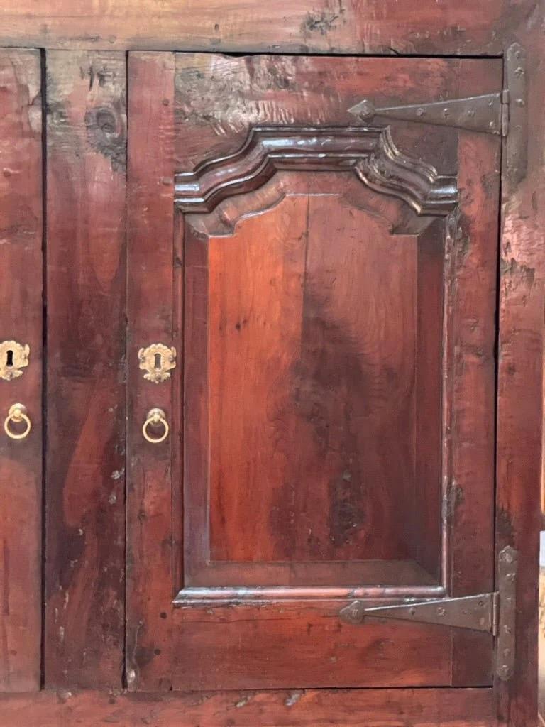 George II Yew Wood Press Cupboard, c. 1750 in vendita 4