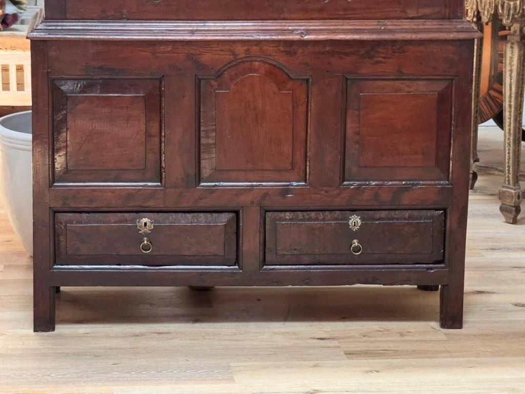 George II Yew Wood Press Cupboard, c. 1750 in vendita 2