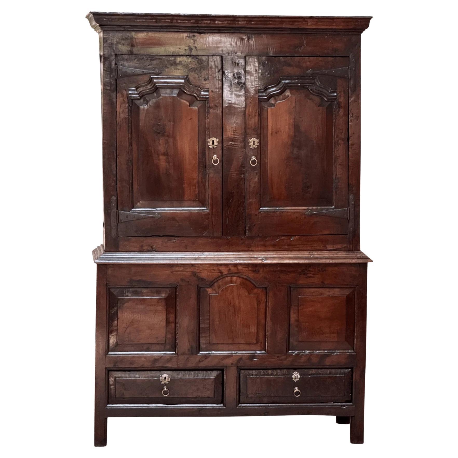 George II Yew Wood Press Cupboard, c. 1750 in vendita