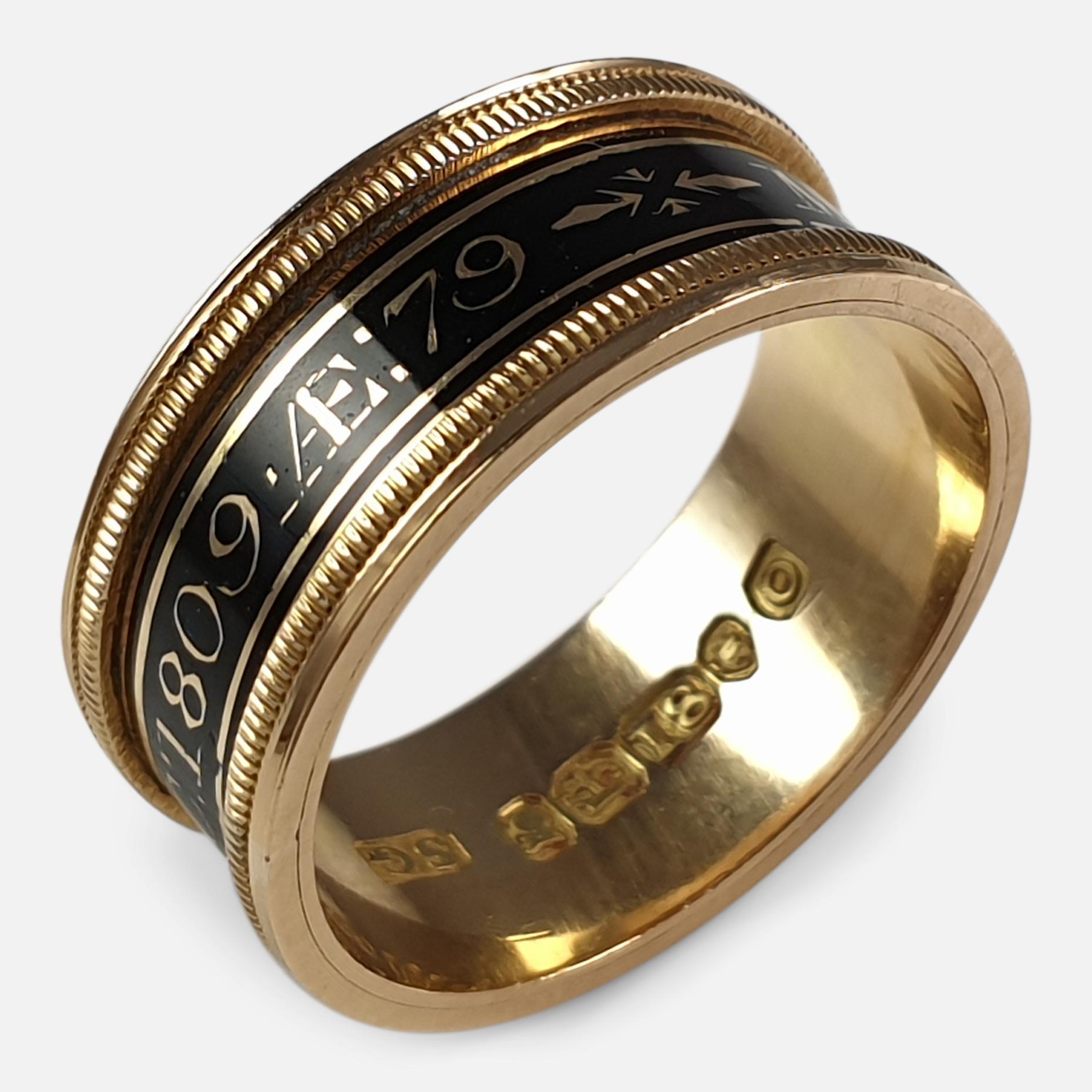 George III 18 Karat Yellow Gold and Enamel Memorial Mourning Ring, London, 1809 In Good Condition In Glasgow, GB