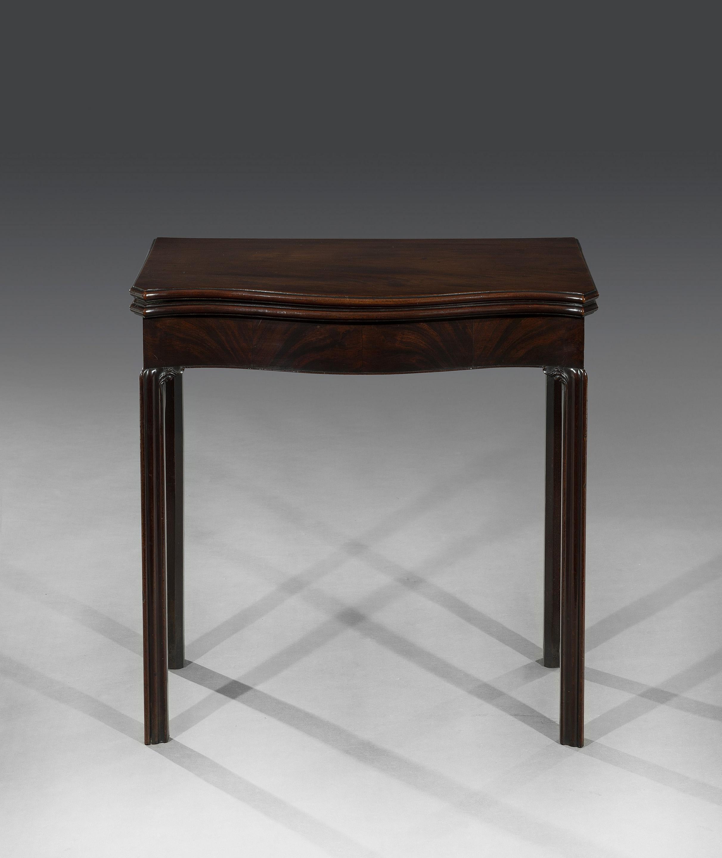 George III 18th Century Period Mahogany Serpentine Games Table In Good Condition In Bradford on Avon, GB