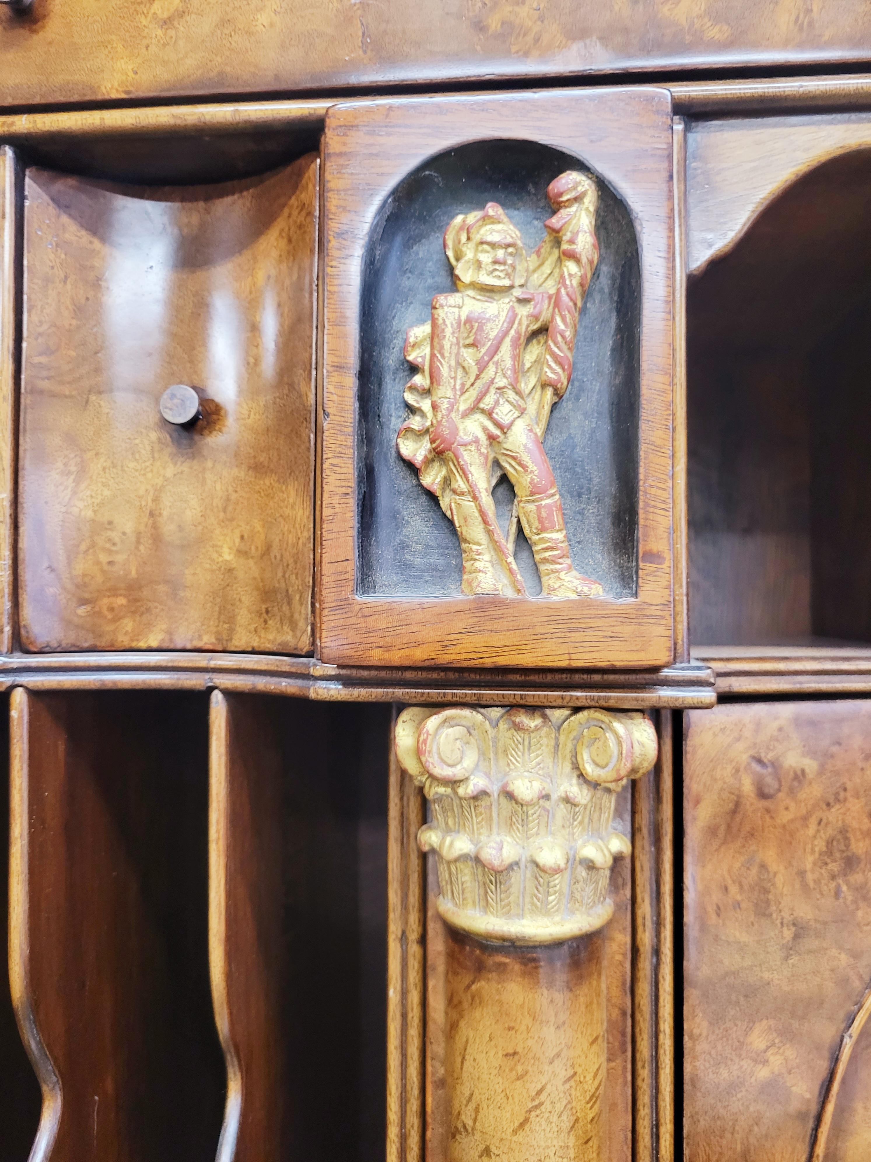 Gabinetto da scrivania con doppio cofano in radica di noce in stile Giorgio III del XIX secolo in vendita 4