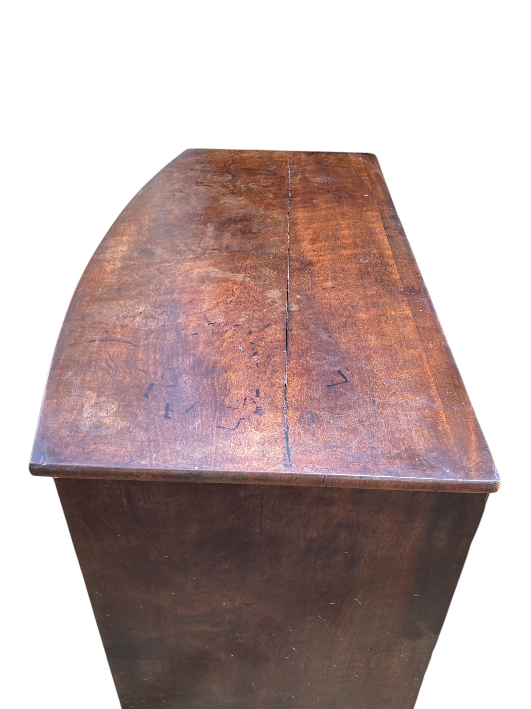 George III 19th Century Mahogany Bow Fronted Two over Three Chest of Drawers In Good Condition In Bishop's Stortford, GB