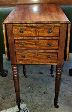 George III 3-Drawer Pembroke Table of Neat Proportions