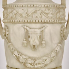 Urna di Giorgio III in alabastro di forma classica trasformata in lampada