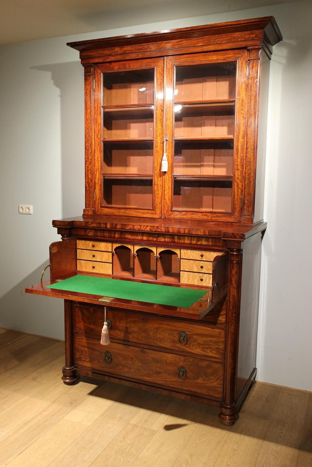 George III Antique Mahogany Bookcase with Secretary In Good Condition In Eindhoven, NL