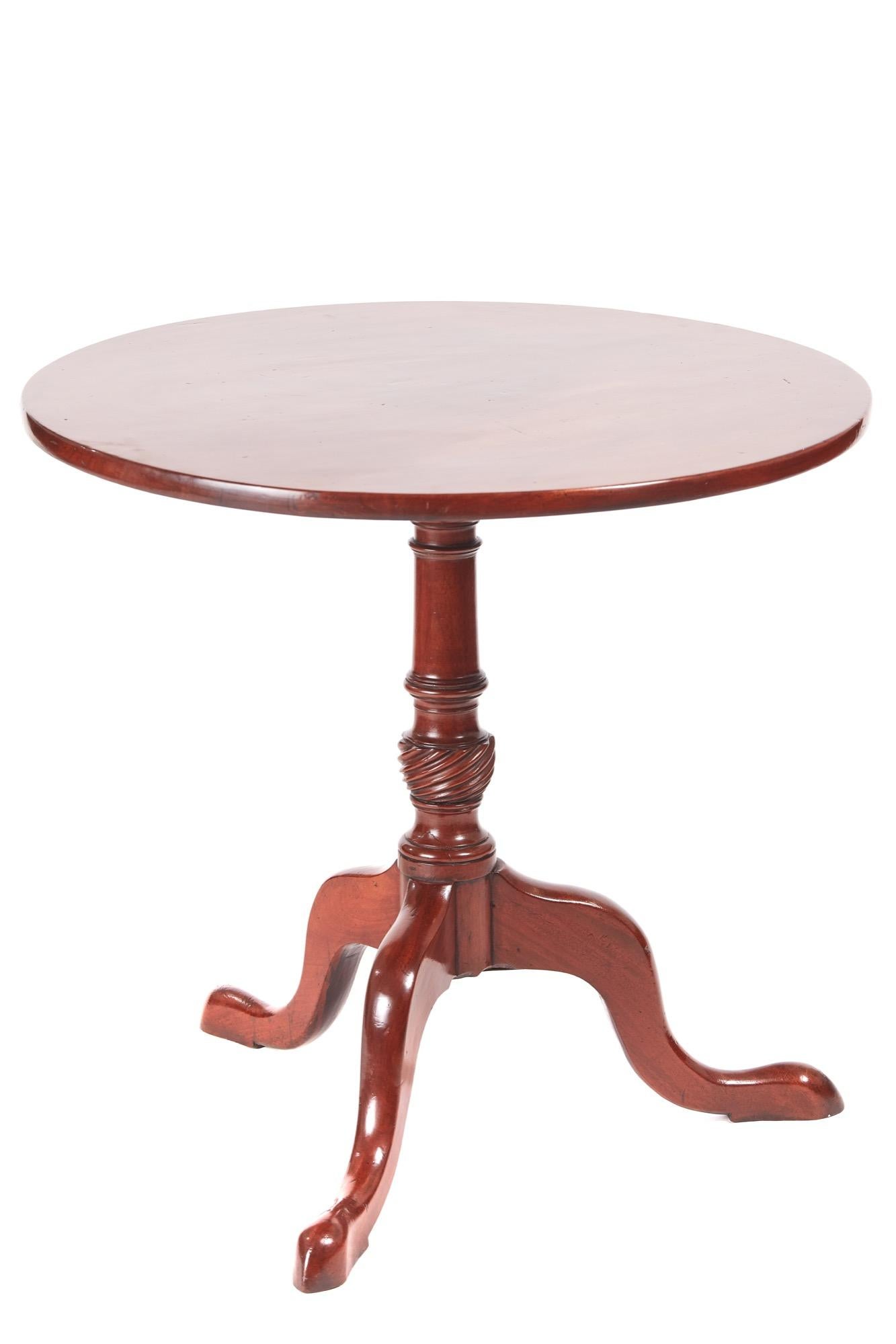 George III antique mahogany tripod table with a solid round mahogany top supported by a turned and reeded pedestal, raised on three shaped cabriole legs with pad feet.

Lovely color and condition

WORLDWIDE SHIPPING

We are able to ship this item