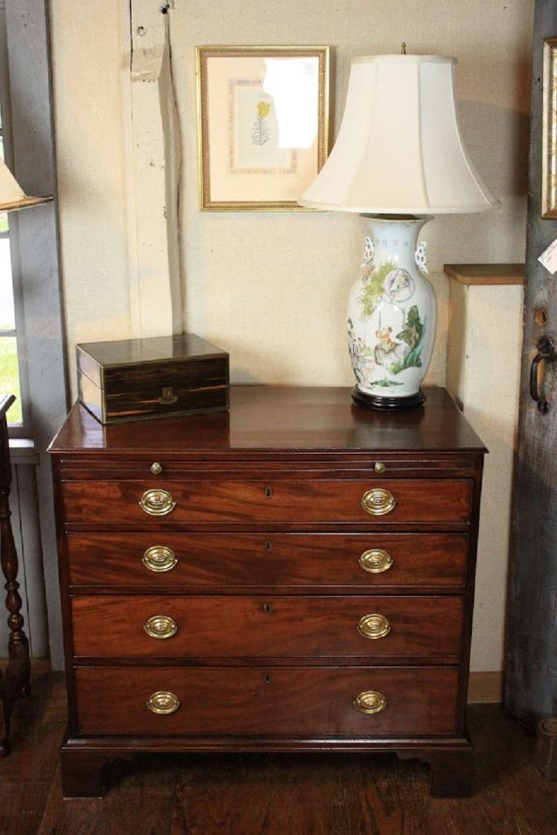 George III Bachelor's Chest of Drawers with Bushing Slide For Sale 5