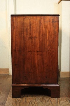 Commode de garçon George III avec glissière à bascule