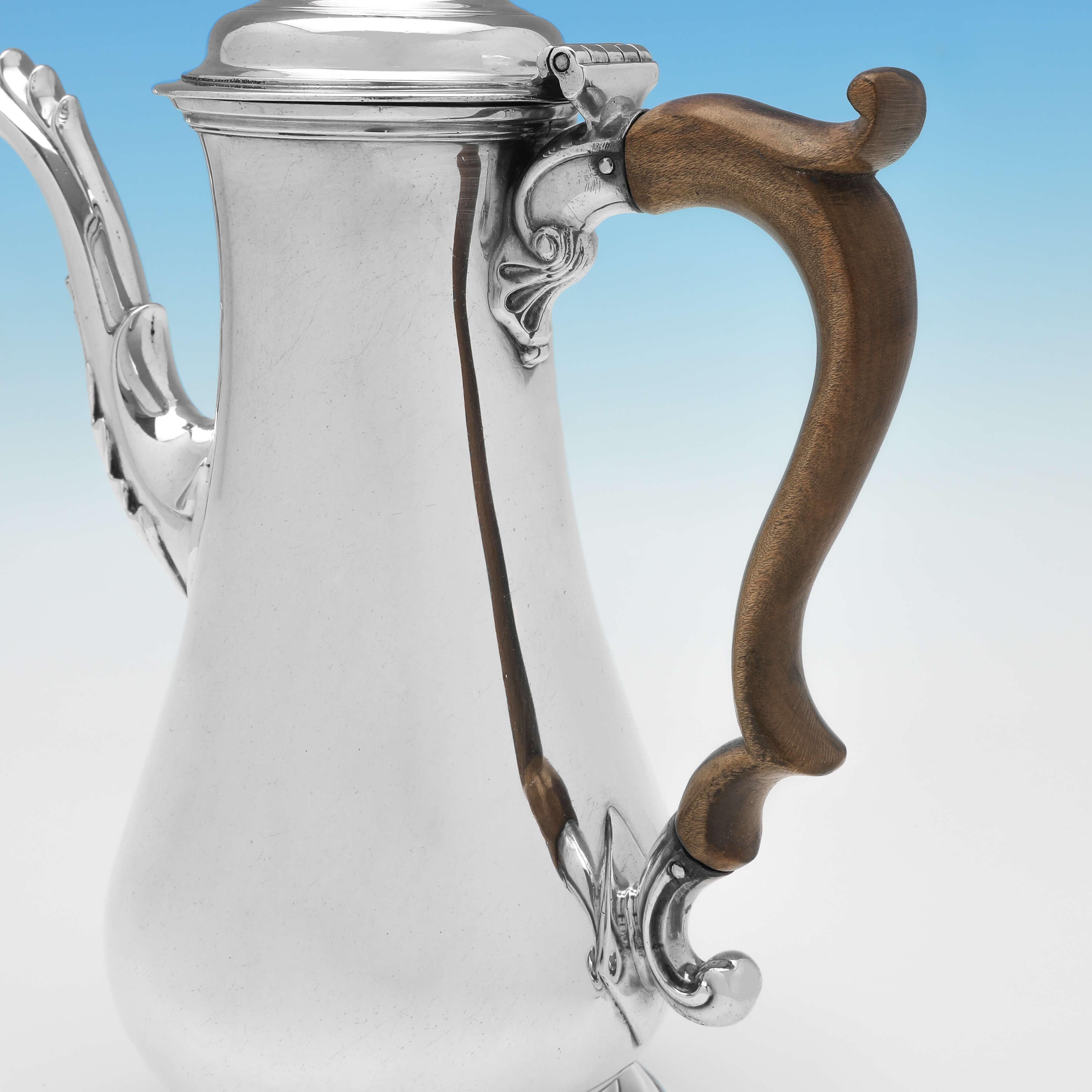 Mid-18th Century George III Baluster Shaped Sterling Silver Coffee Pot, London 1765 For Sale