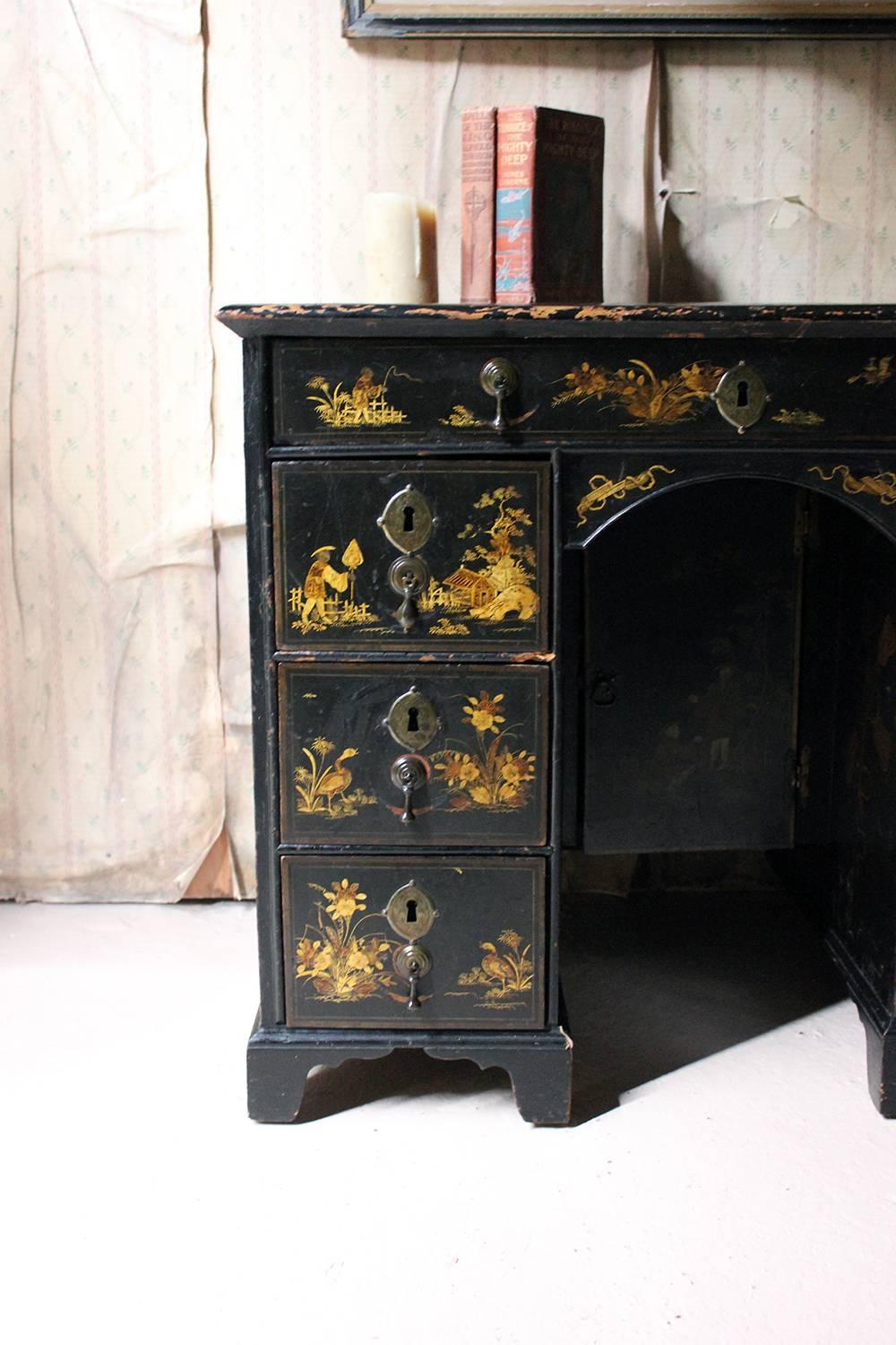 George III Black Japanned and Chinoiserie Decorated Kneehole Desk, circa 1790 4