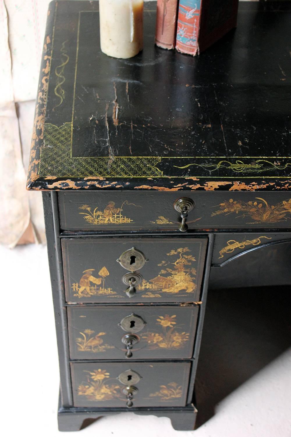 George III Black Japanned and Chinoiserie Decorated Kneehole Desk, circa 1790 3