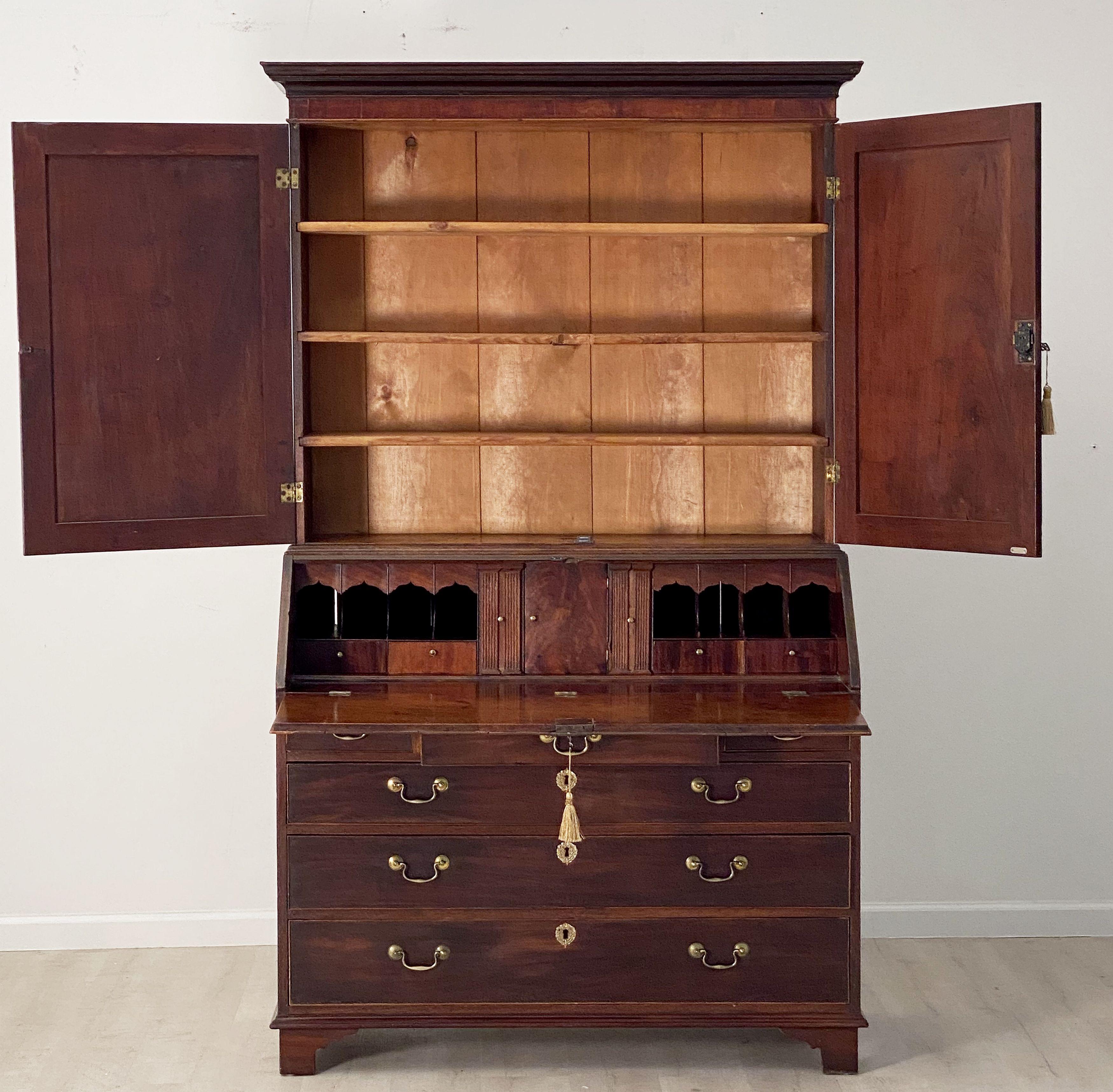 George III Bookcase or Secretary Bureau of Mahogany from England In Good Condition In Austin, TX