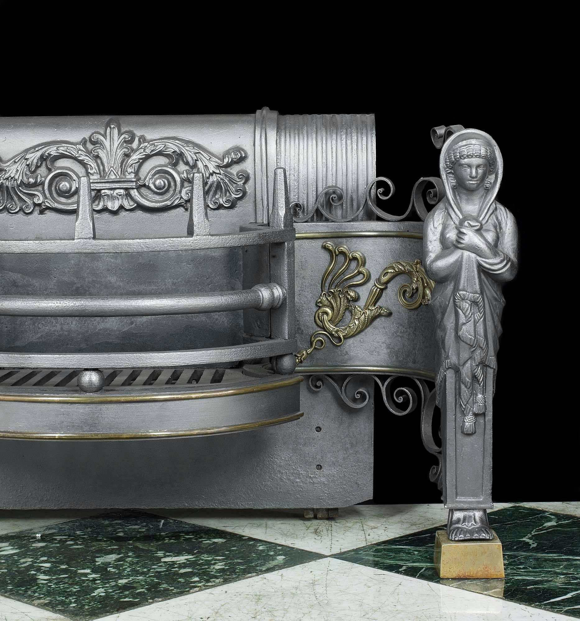 Néo-grec Grille de cheminée en laiton et en fonte et fer forgé George III en vente