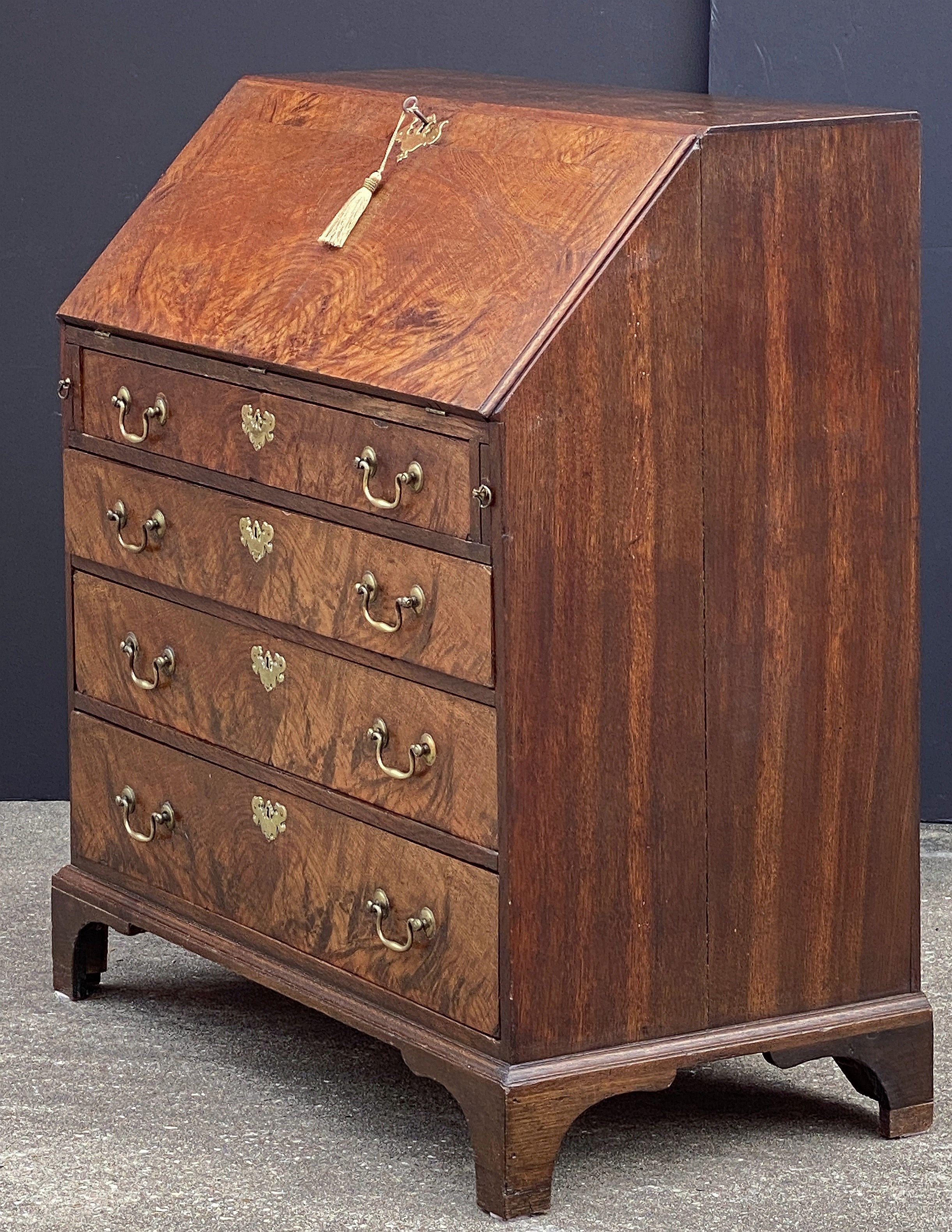 Metallo George III Bureau Desk or Secretary Chest from the 18th Century in vendita