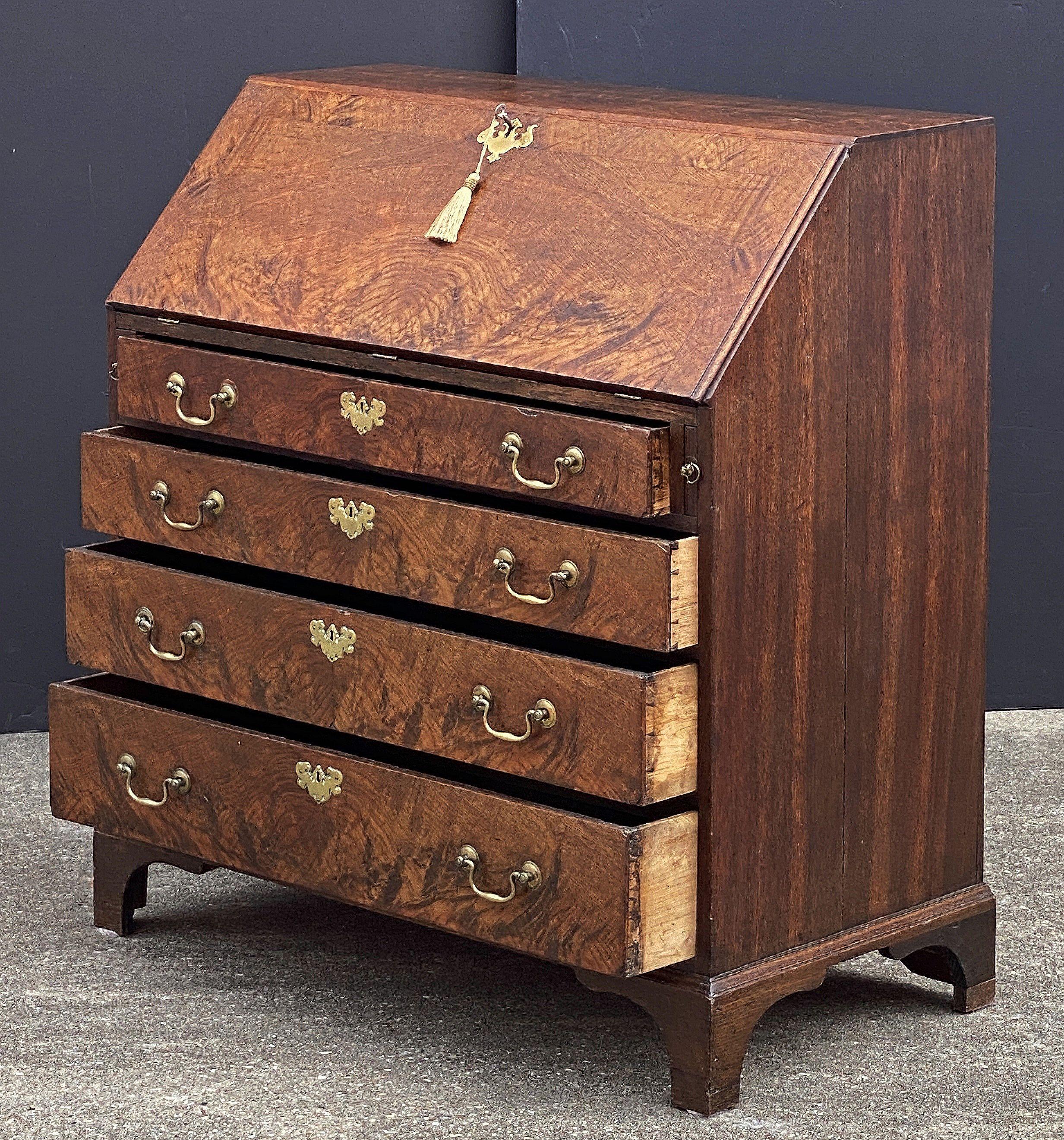 George III Bureau Desk or Secretary Chest from the 18th Century in vendita 1