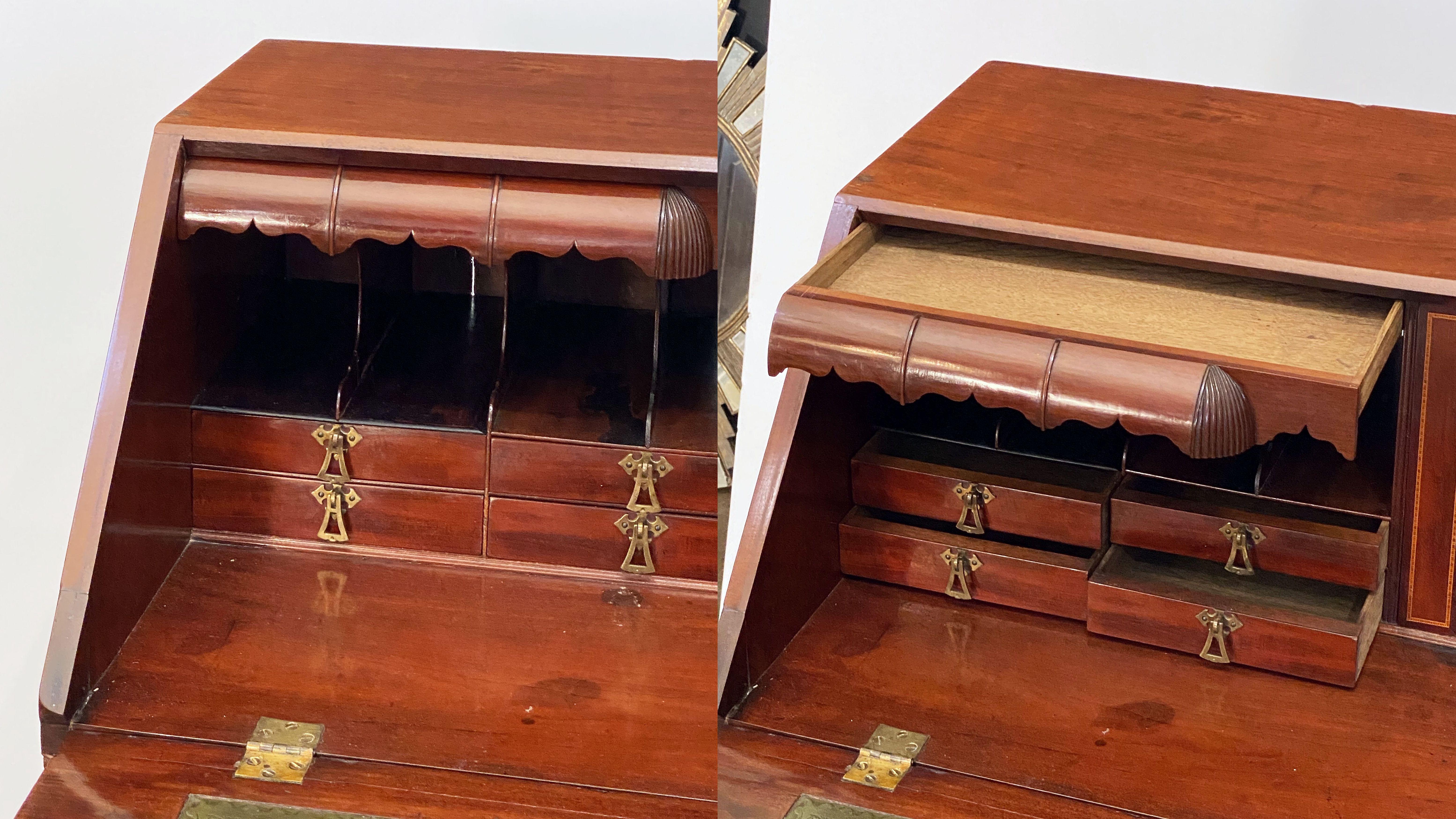 George III Bureau Desk or Secretary Chest of Mahogany from the 18th Century For Sale 1