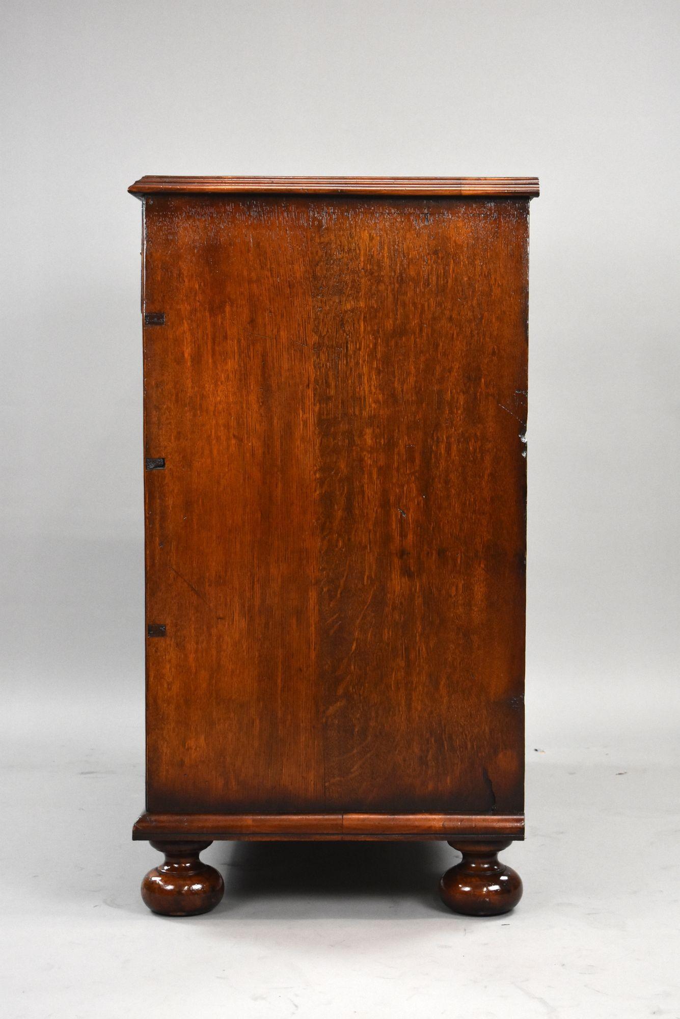George III Burr Walnut Chest of Drawers In Good Condition For Sale In Chelmsford, Essex