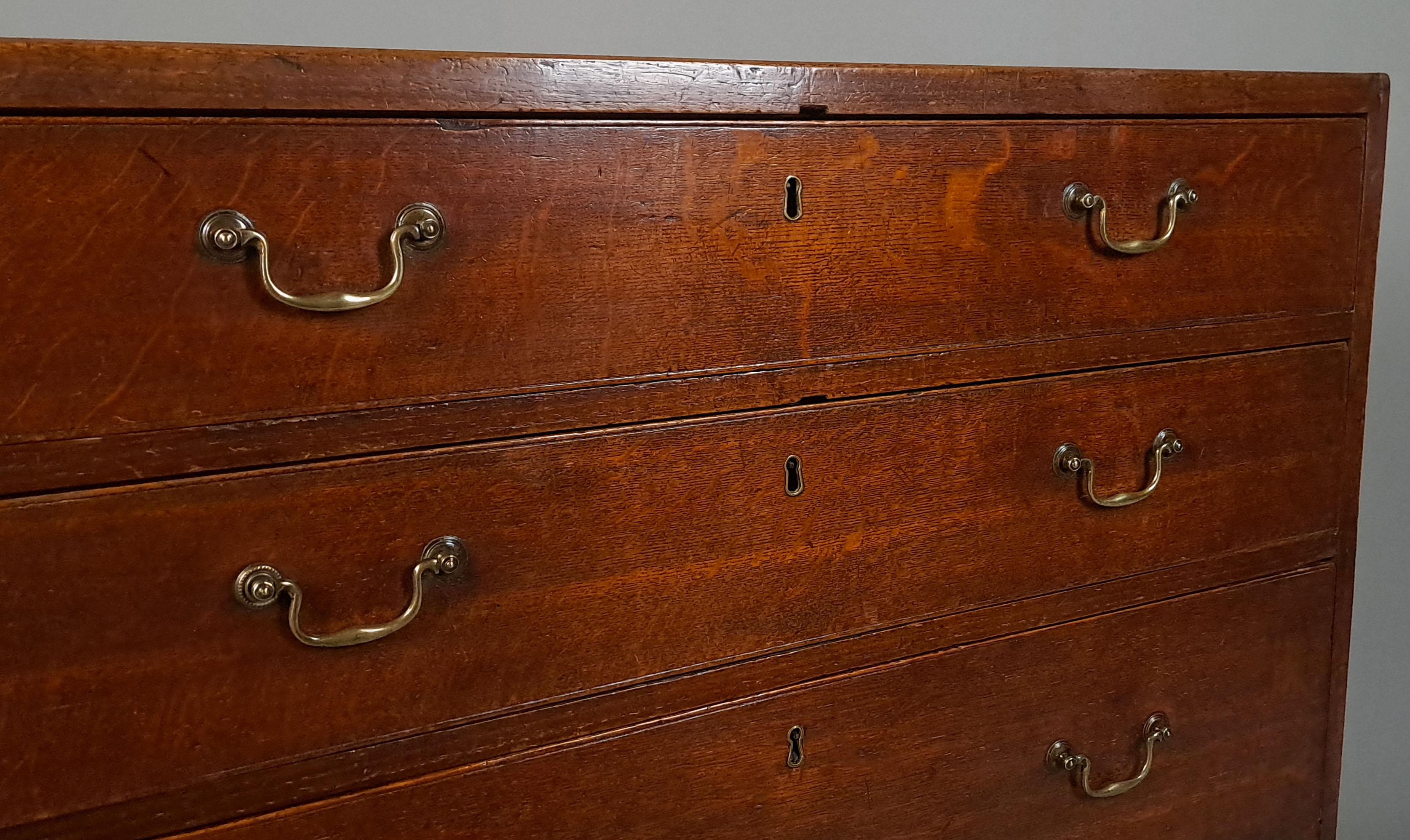 18th Century and Earlier George III Caddy Top Oak and Elm Chest of Drawers c. 1790 For Sale