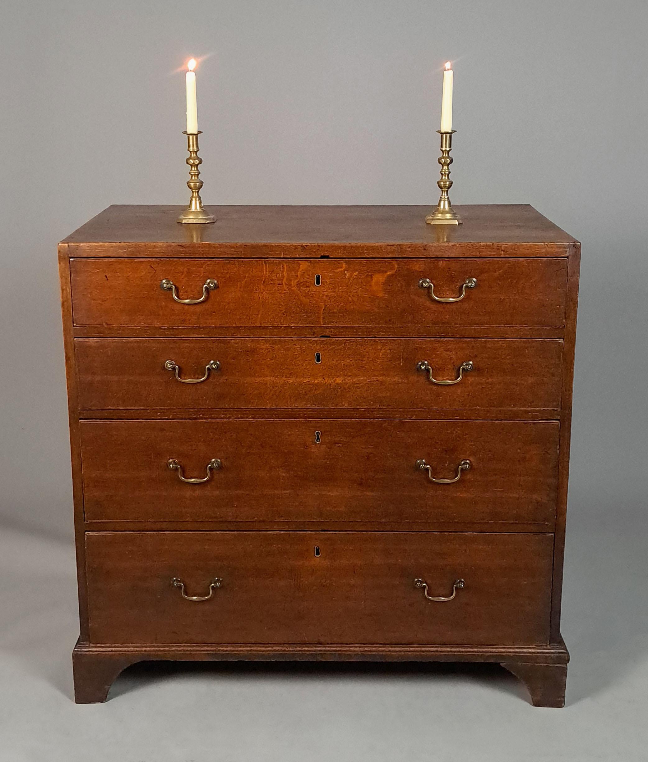 George III Caddy Top Oak and Elm Chest of Drawers c. 1790 For Sale 1