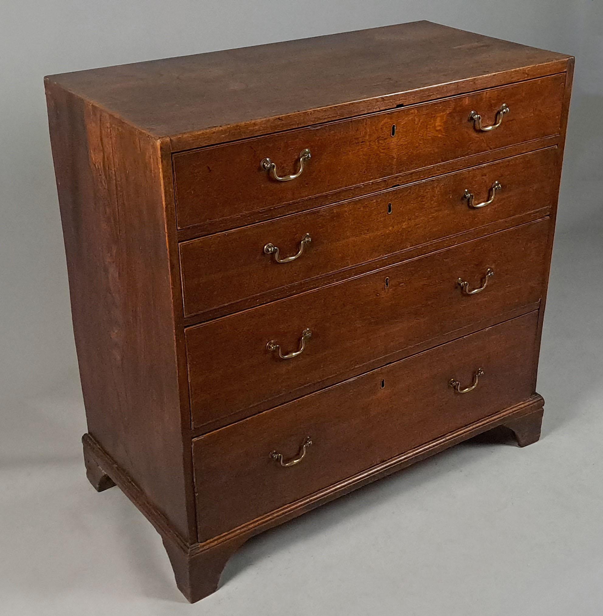 George III Caddy Top Oak and Elm Chest of Drawers c. 1790 For Sale 2