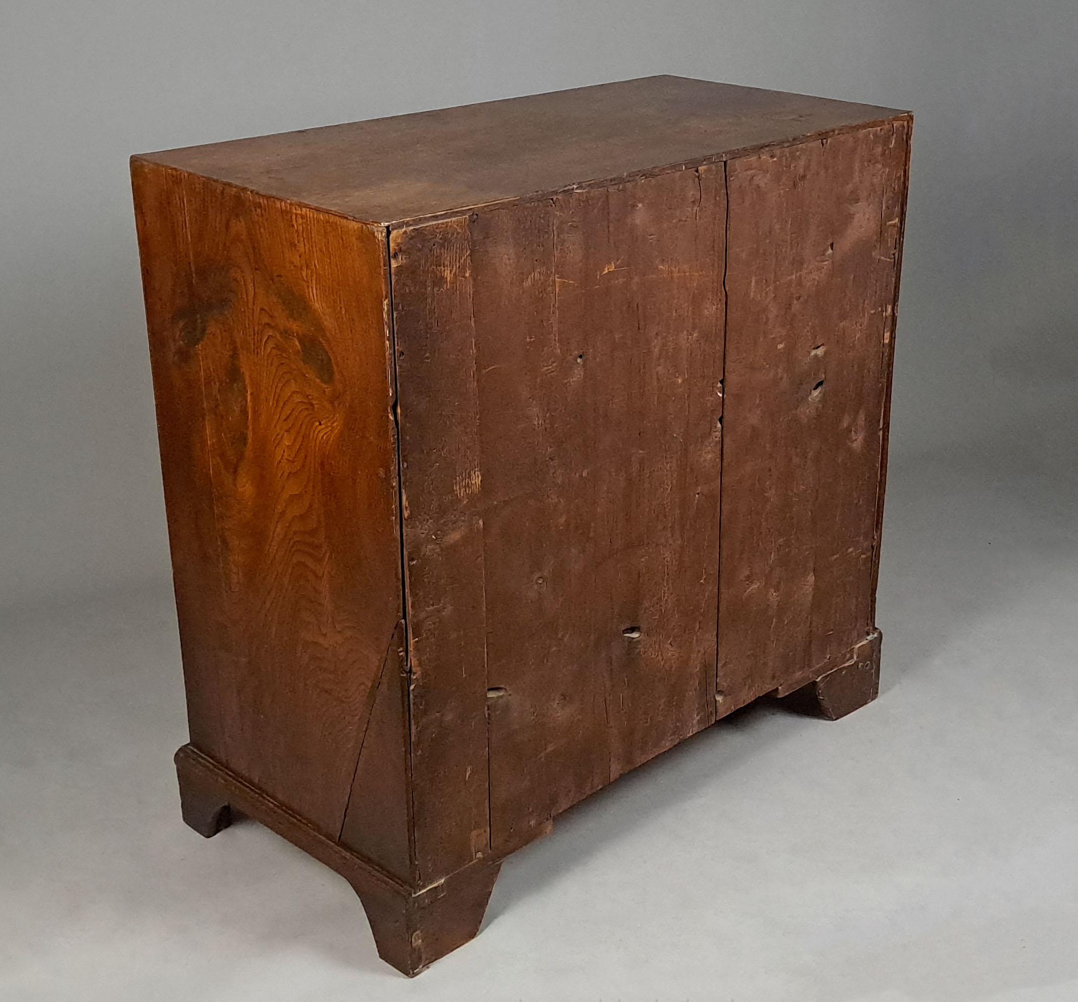 George III Caddy Top Oak and Elm Chest of Drawers c. 1790 For Sale 4