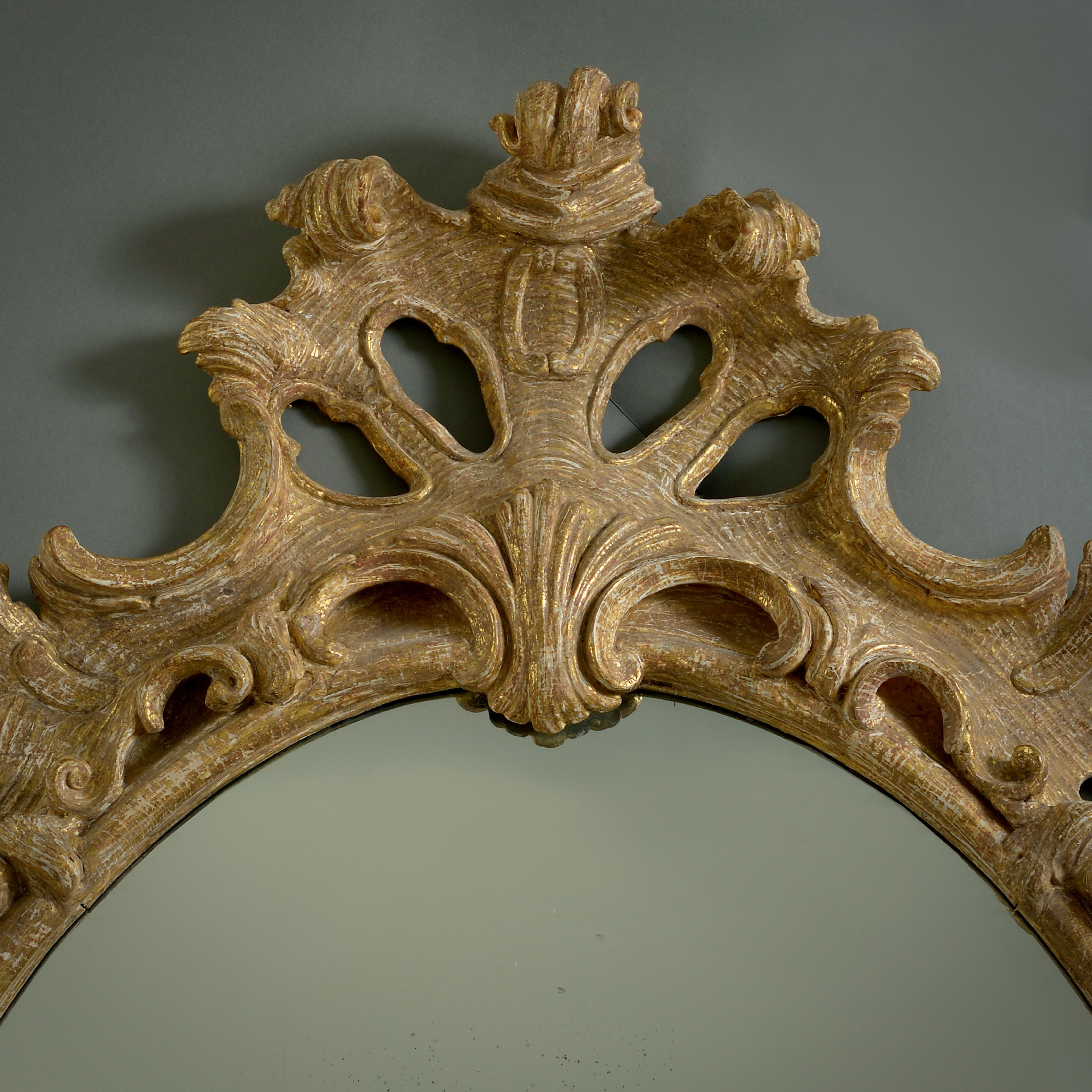 George III Carved Gilt-Wood Oval Mirror In Good Condition In London, GB
