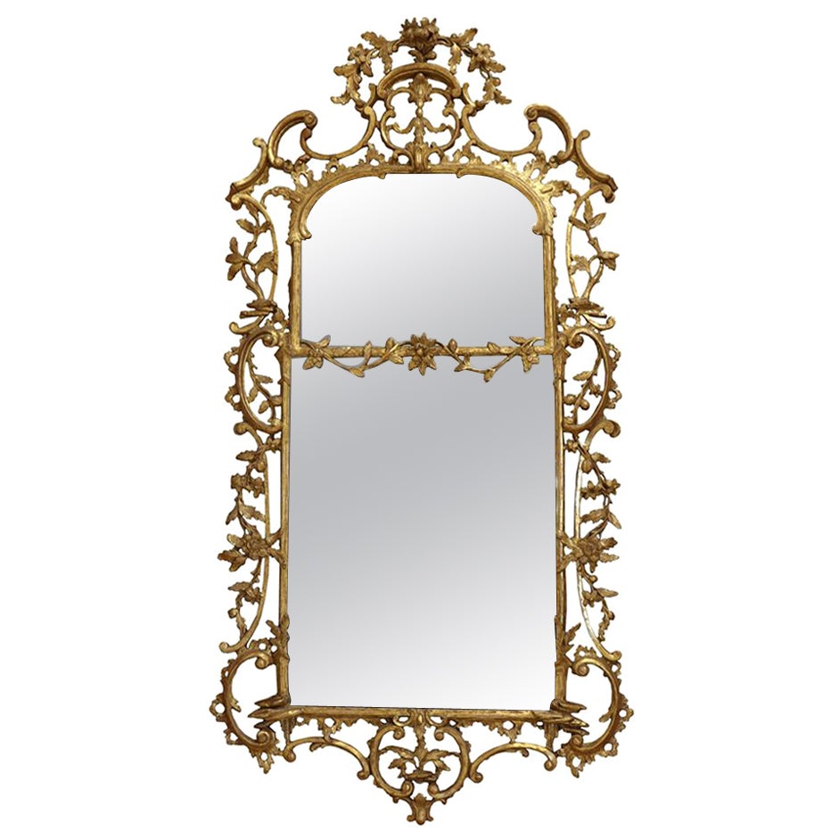 Miroir George III en bois sculpté et doré en vente
