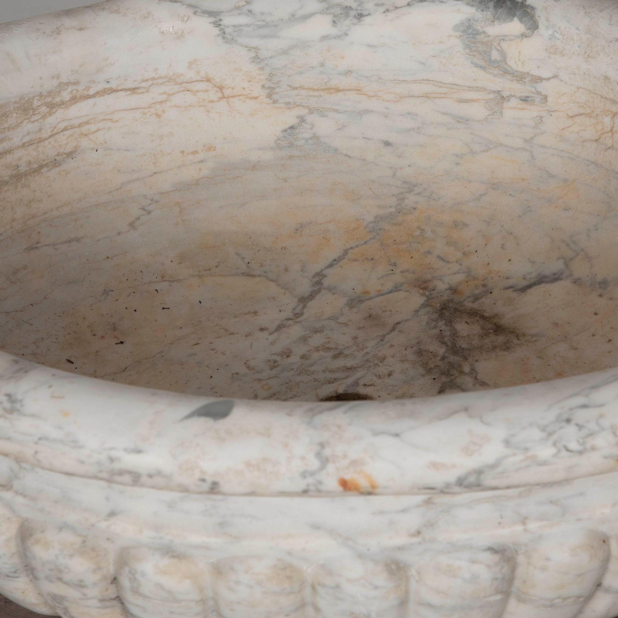 Country Réservoir en marbre sculpté George III en vente