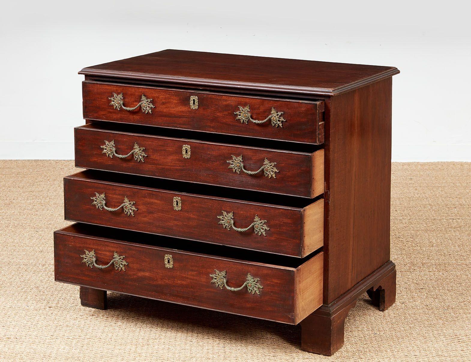Mahogany George III Chest of Drawers For Sale