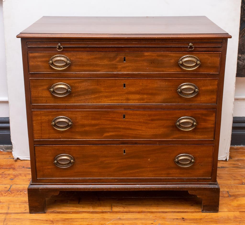 George III chest with four drawers, likely 19th century, of typical form with rectangular top above a slide and four drawers, on bracket feet.
 