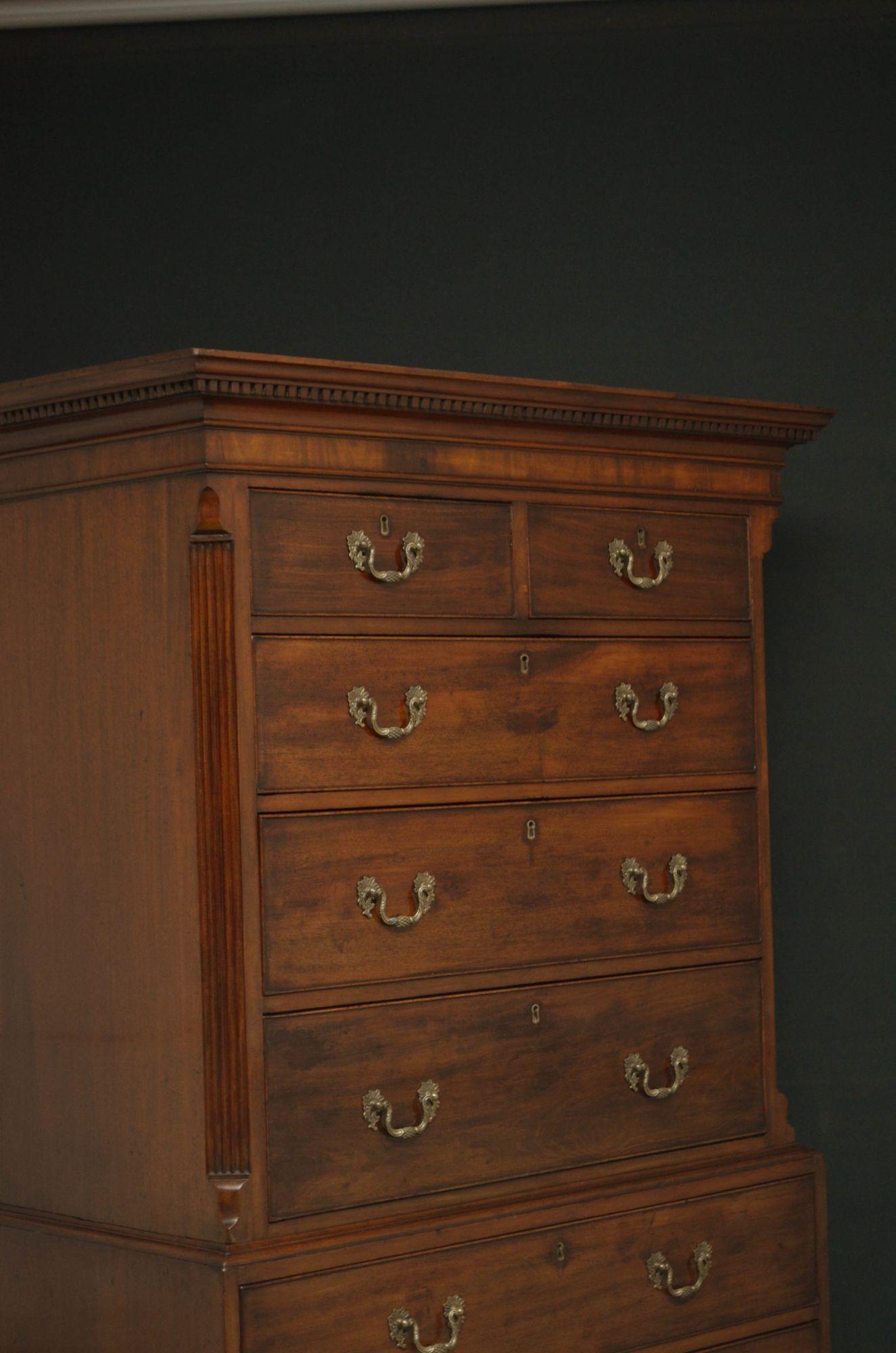 Sn4768 exceptional George III mahogany chest on chest, having dentil carved cornice above 2 short and 3 long oak lined, graduated and cockbeaded drawers, flanked by reeded canted pilasters, the base having 3 graduated and cockbeaded drawers, all