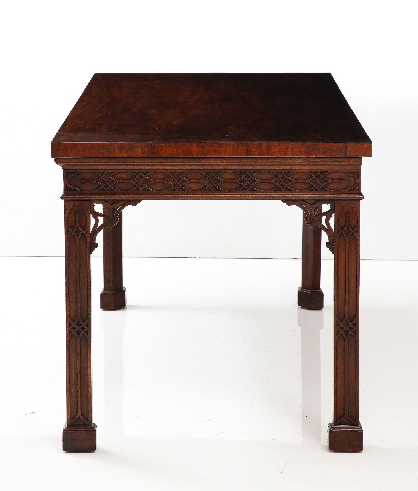 George III Chinese Chippendale Console Table In Good Condition For Sale In Greenwich, CT