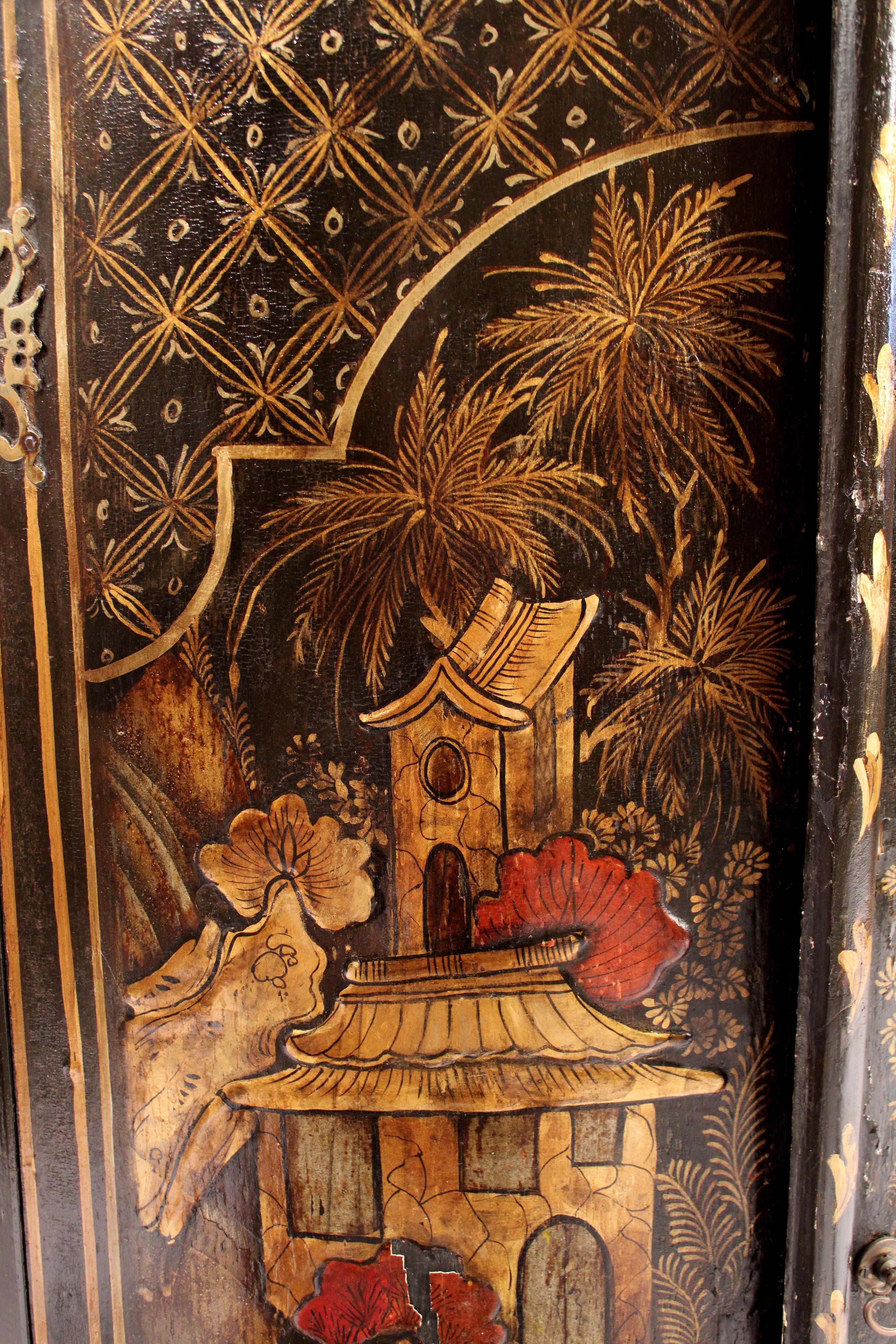 Armoire d'angle suspendue décorée de chinoiseries George III 7