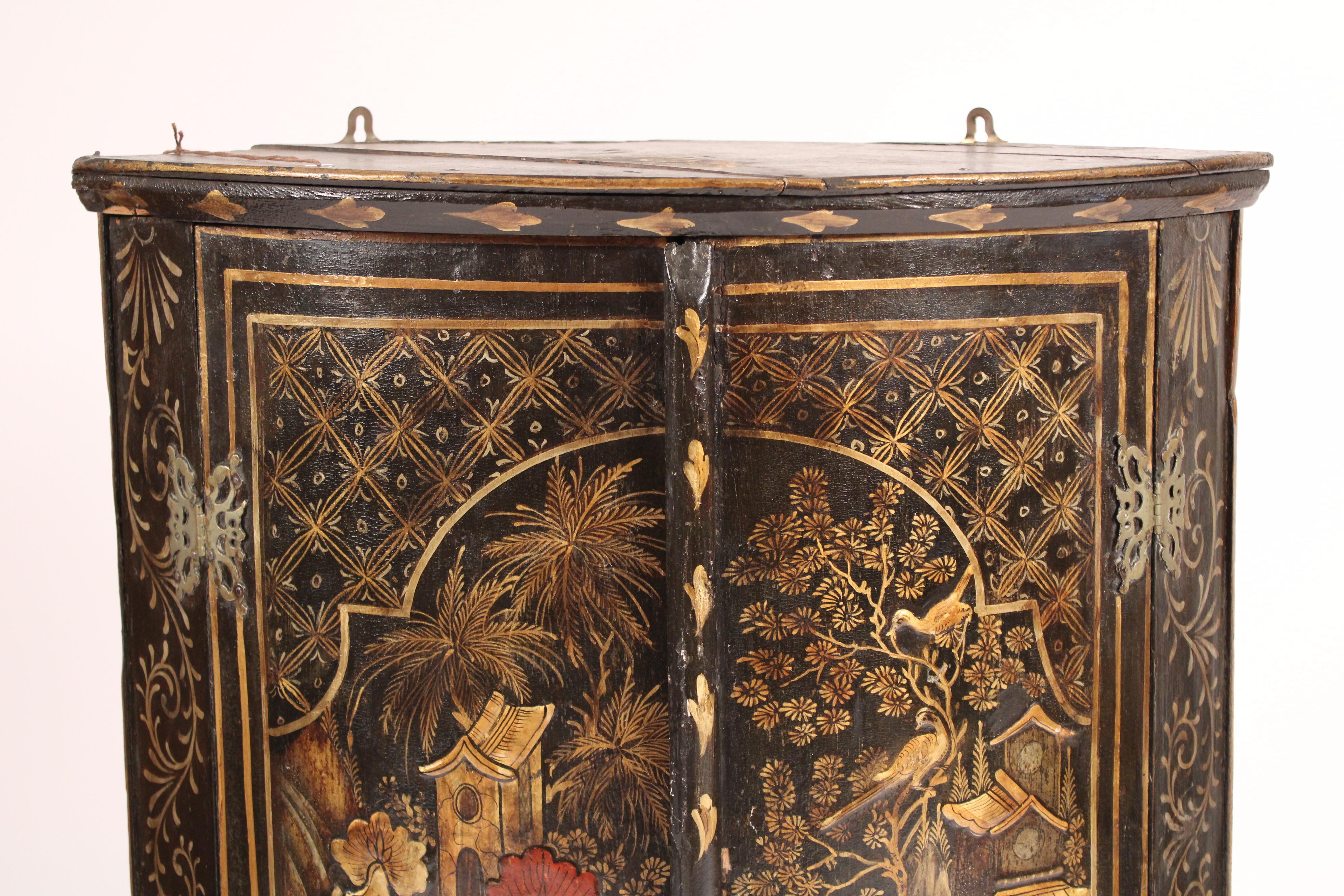 18th Century and Earlier George III Chinoiserie Decorated Hanging Corner Cabinet For Sale