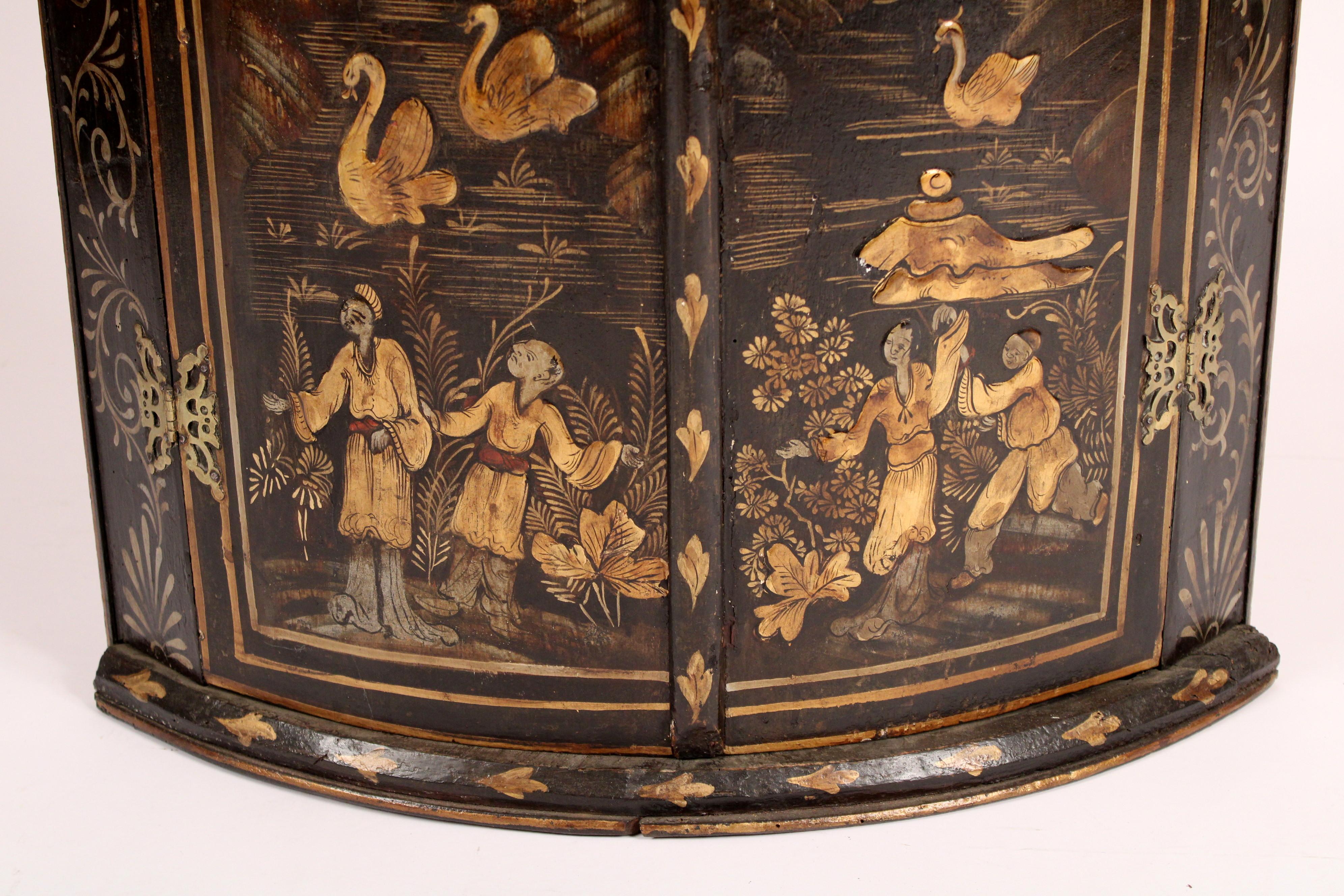 Armoire d'angle suspendue décorée de chinoiseries George III 1