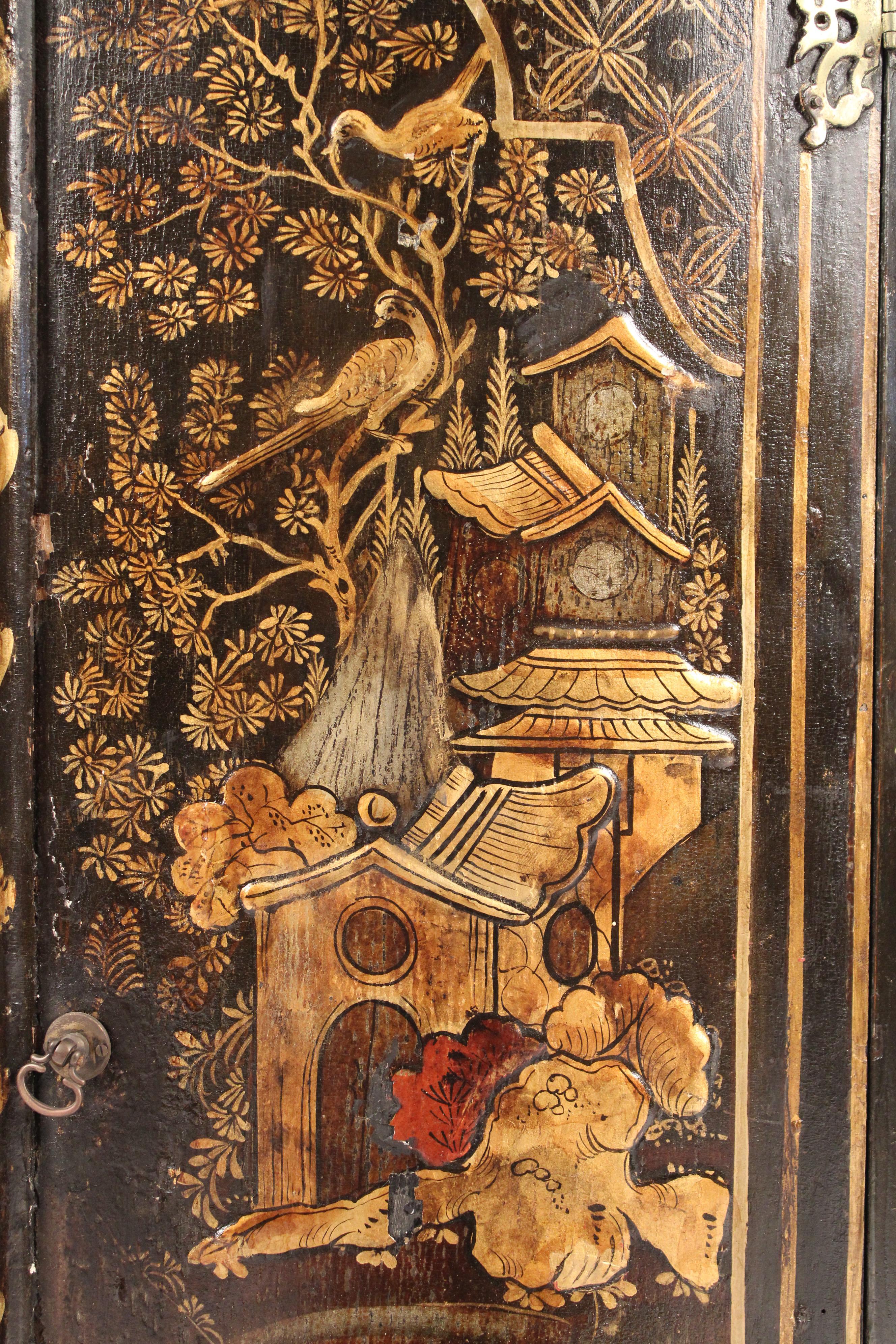 Armoire d'angle suspendue décorée de chinoiseries George III 2