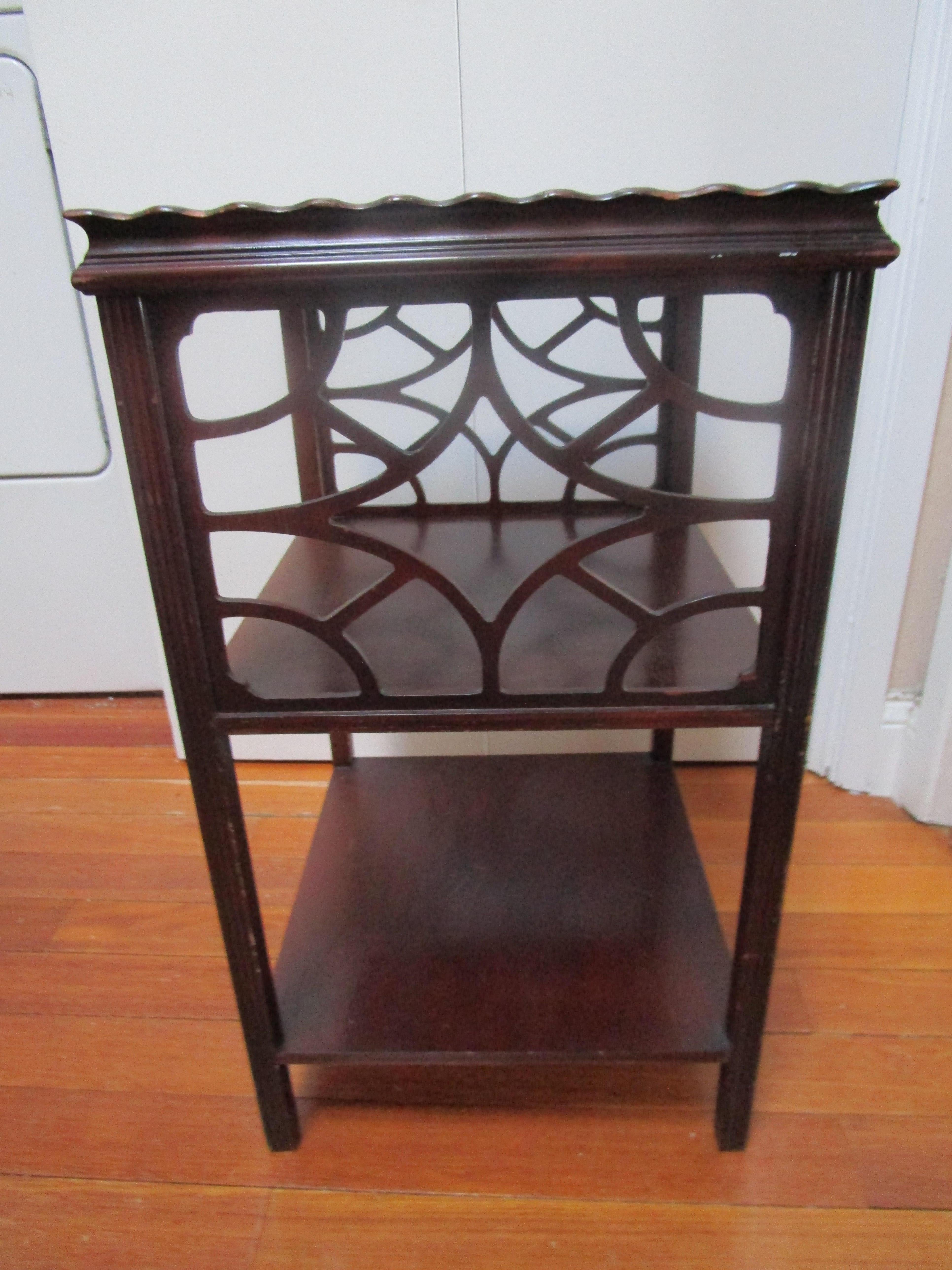 George III Chinoiserie Style Mahogany Three-Tier End Table Shelf For Sale 4