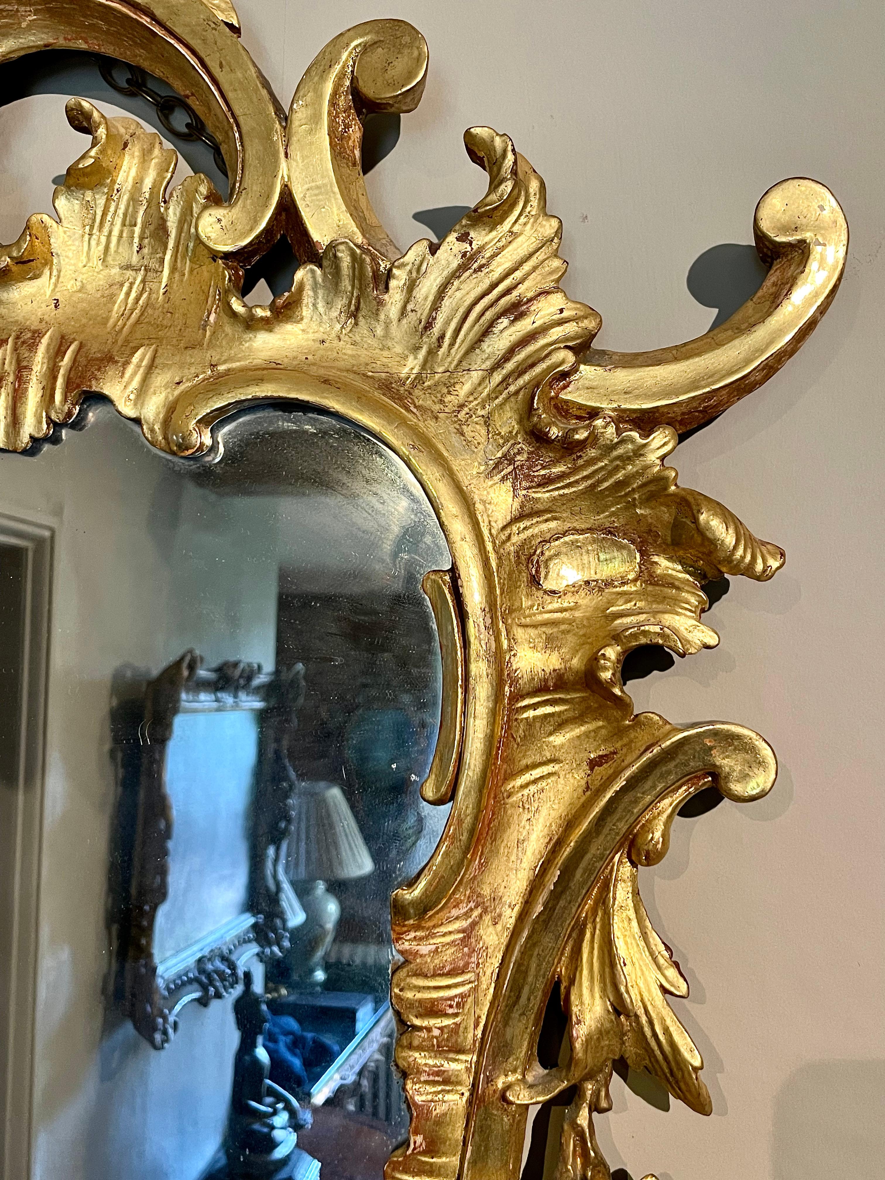 Anglais Miroir Chippendale en bois doré sculpté de style George III en vente
