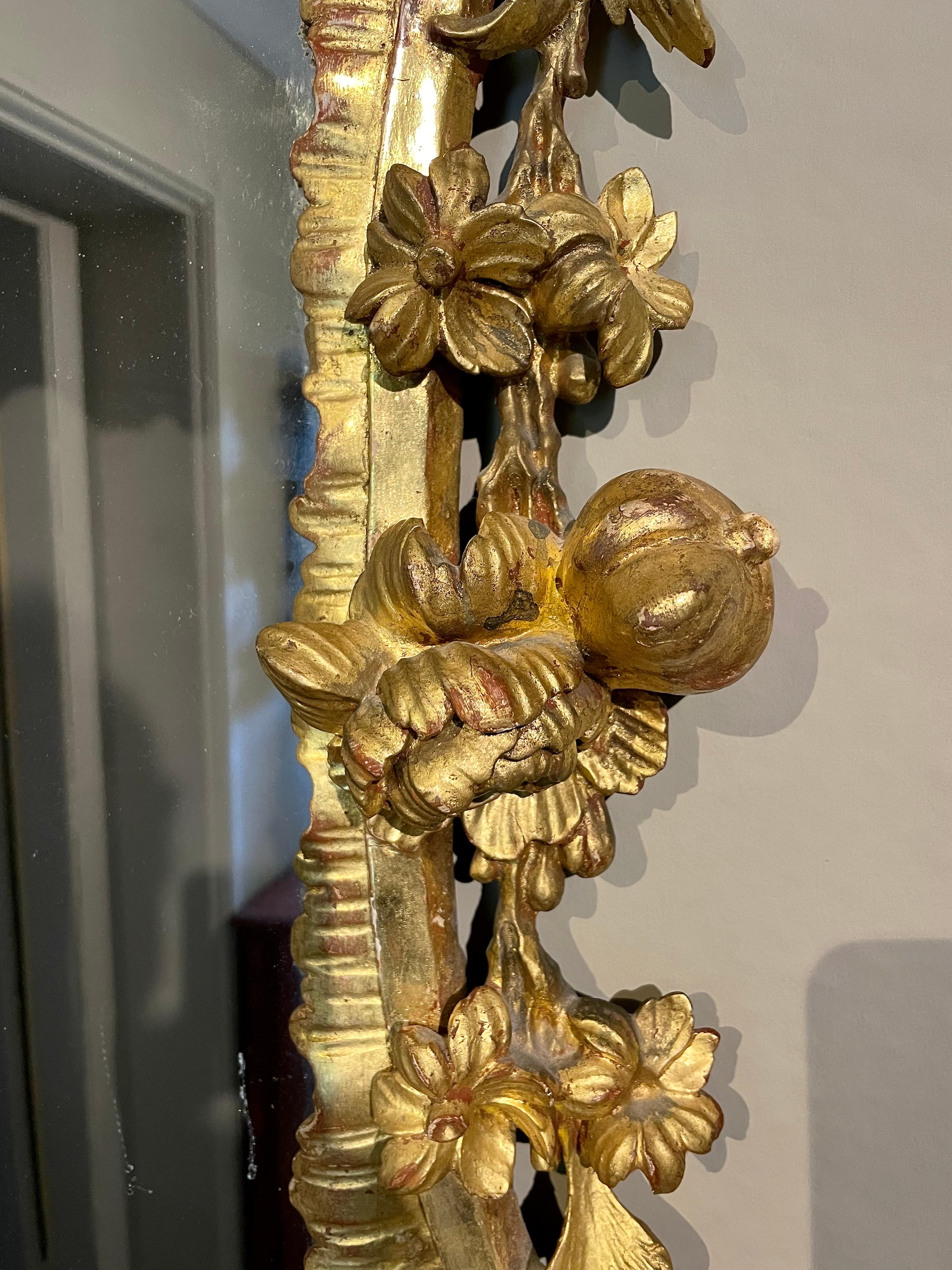 Miroir Chippendale en bois doré sculpté de style George III Bon état - En vente à Lymington, GB