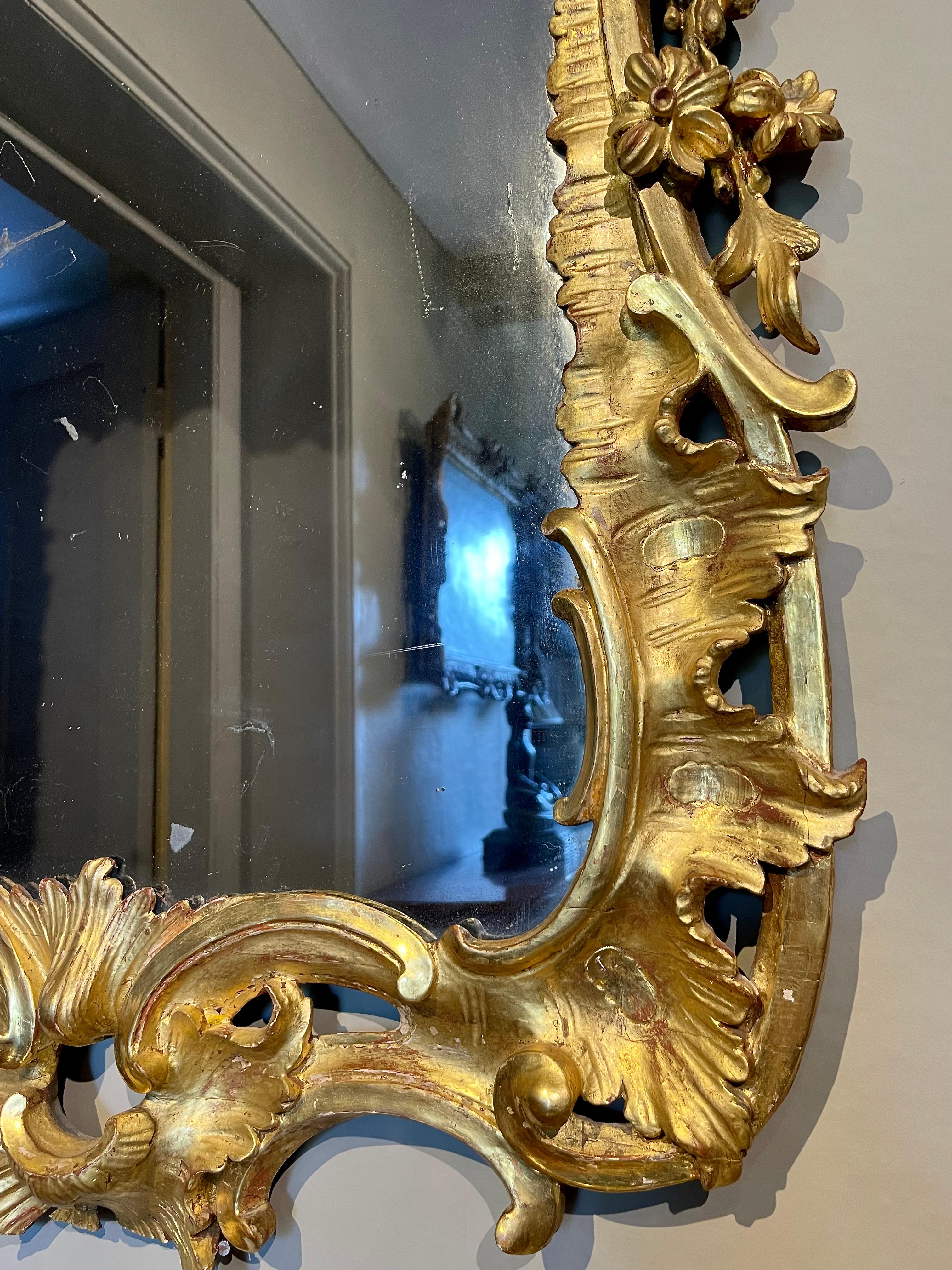 18th Century and Earlier George III Chippendale Carved Giltwood Mirror For Sale