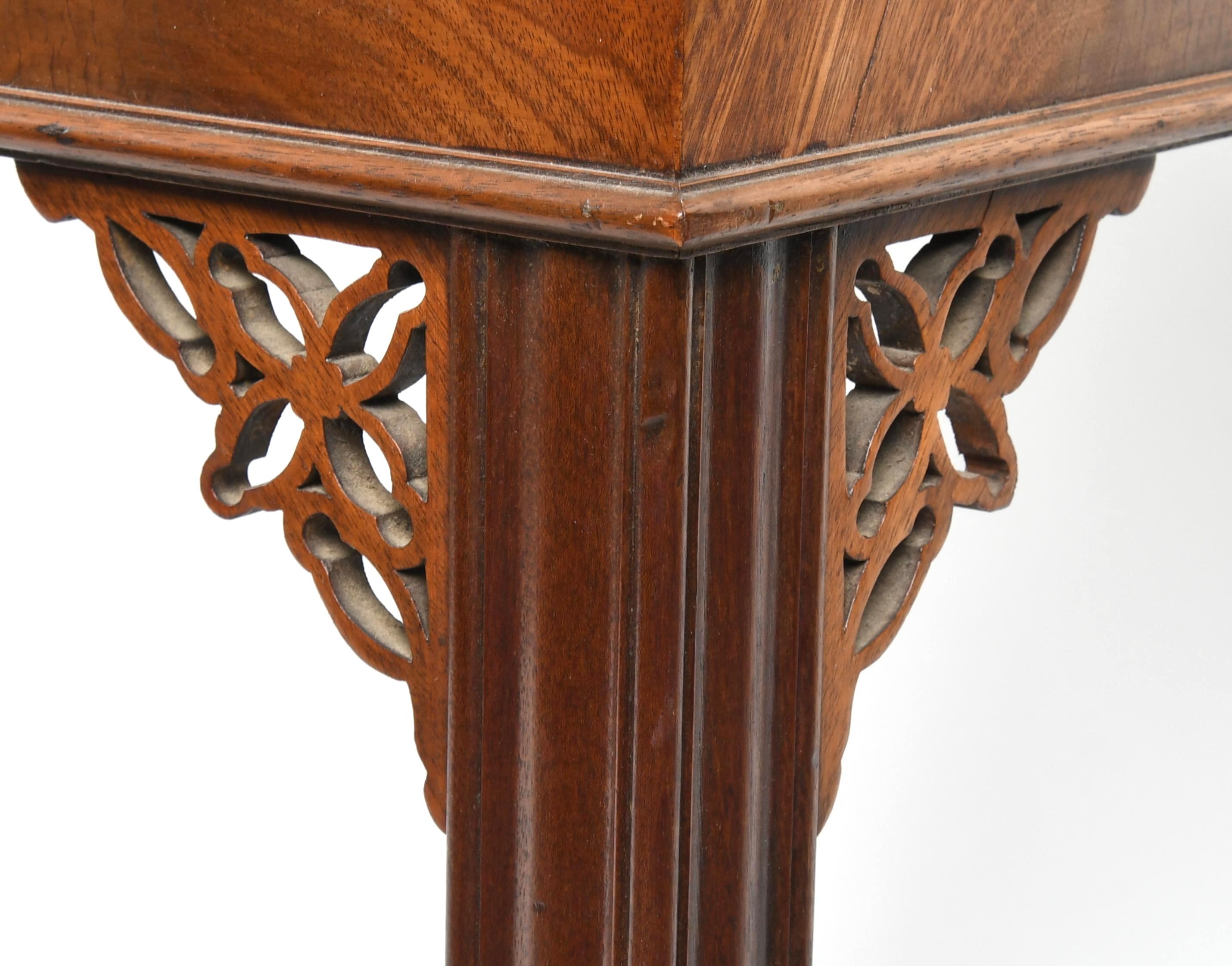 George III Chippendale Carved Mahogany Silver Table en venta 6