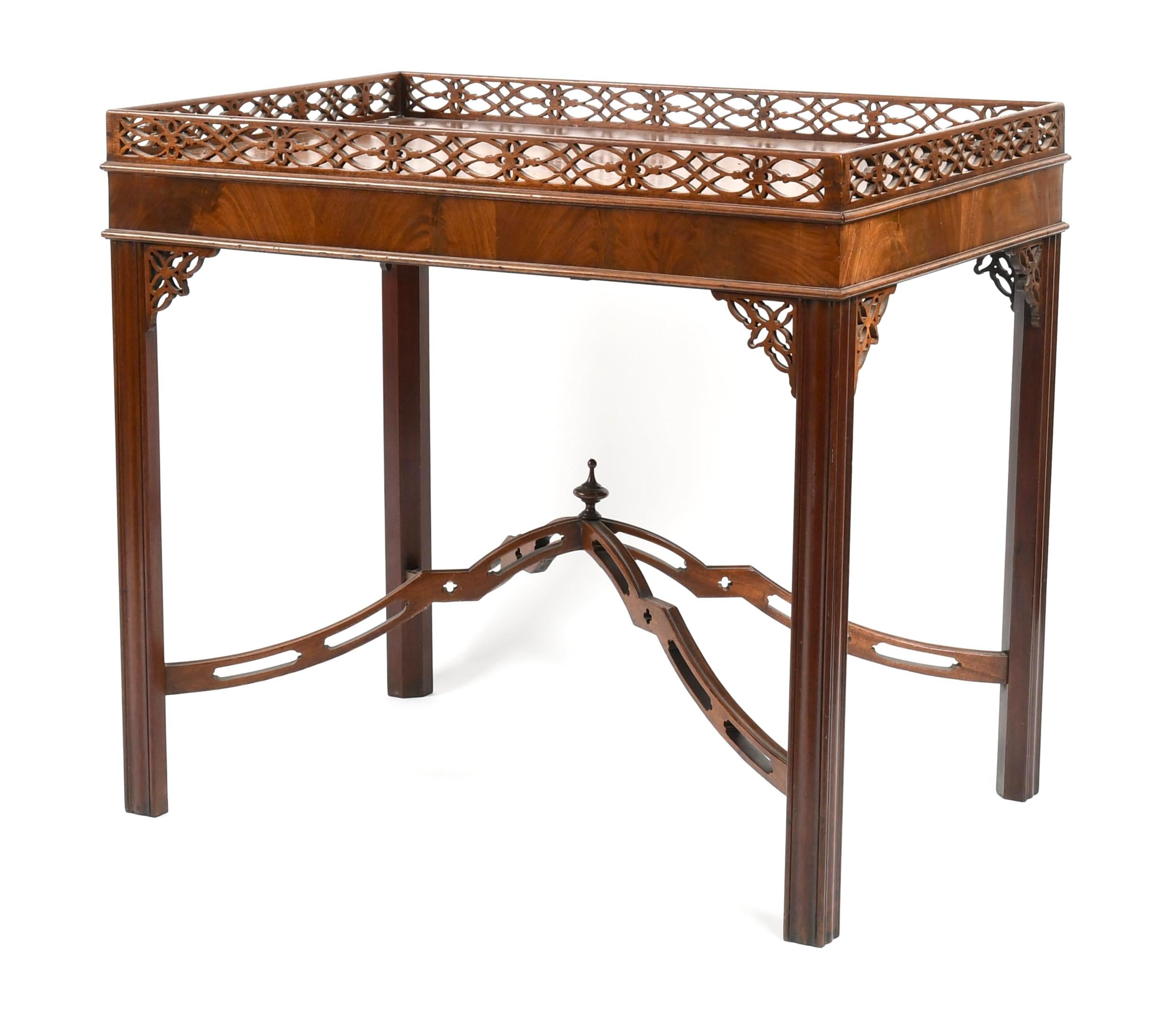 George III Chippendale Carved Mahogany Silver Table en venta 9