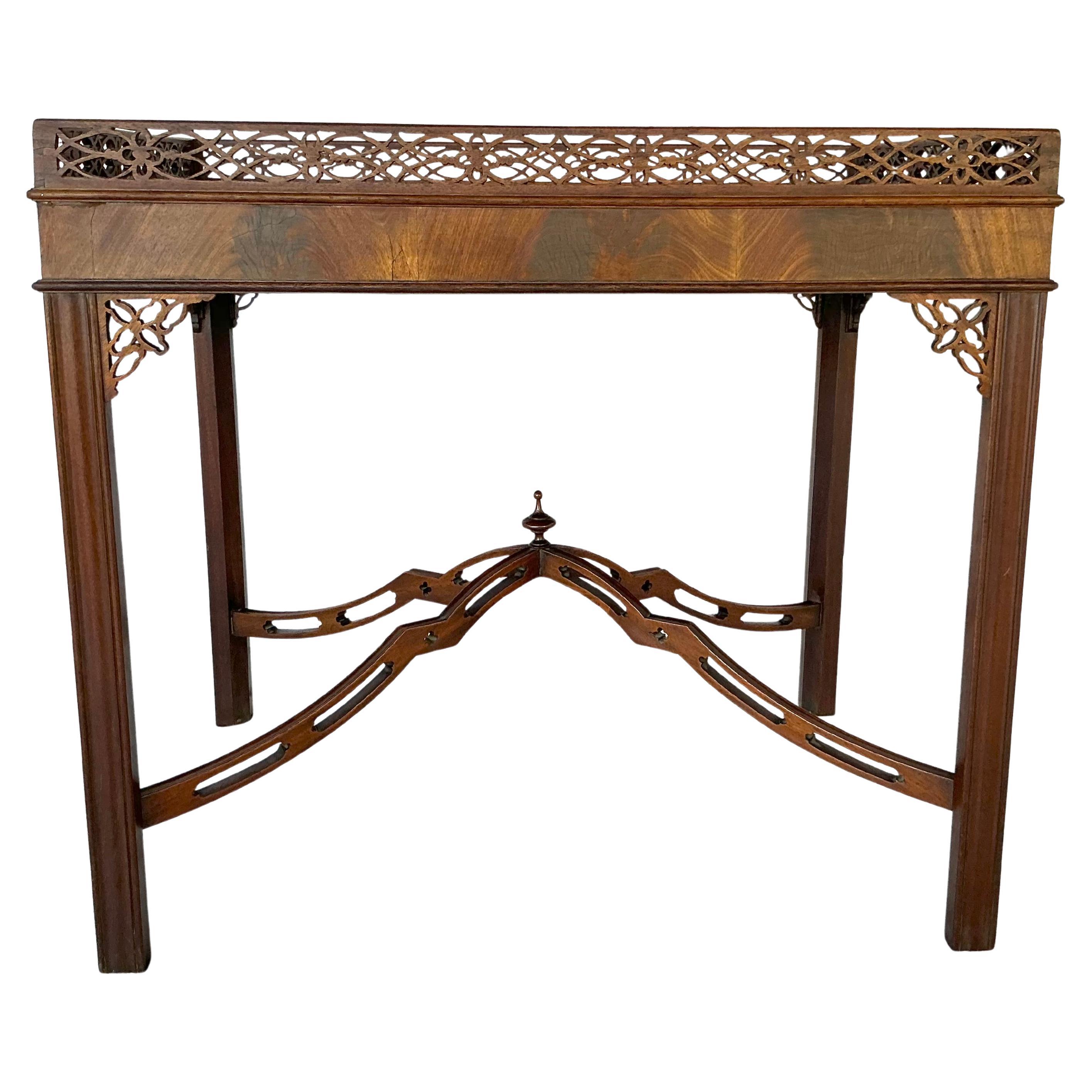 George III Chippendale Carved Mahogany Silver Table Británico en venta