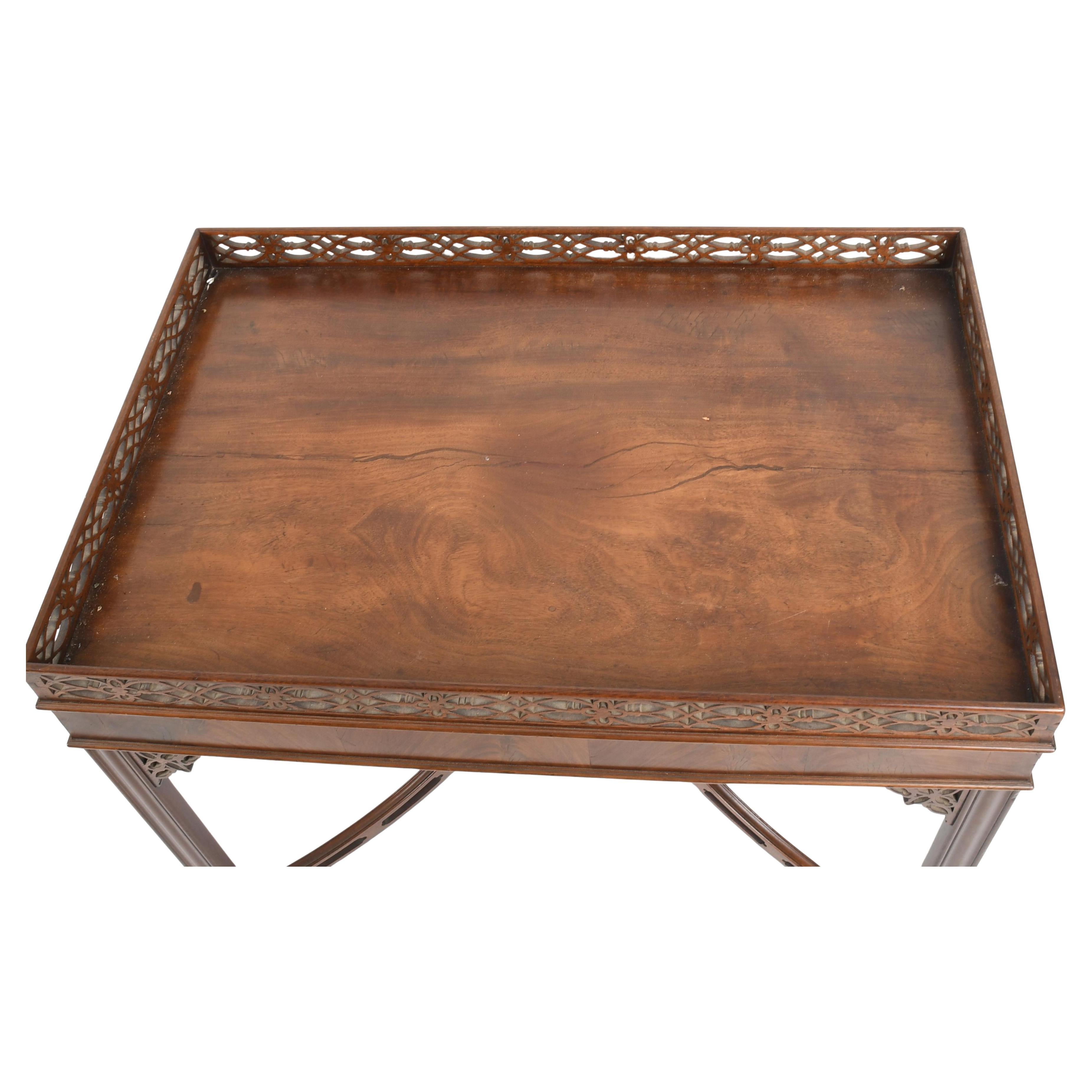 George III Chippendale Carved Mahogany Silver Table siglo XIX en venta