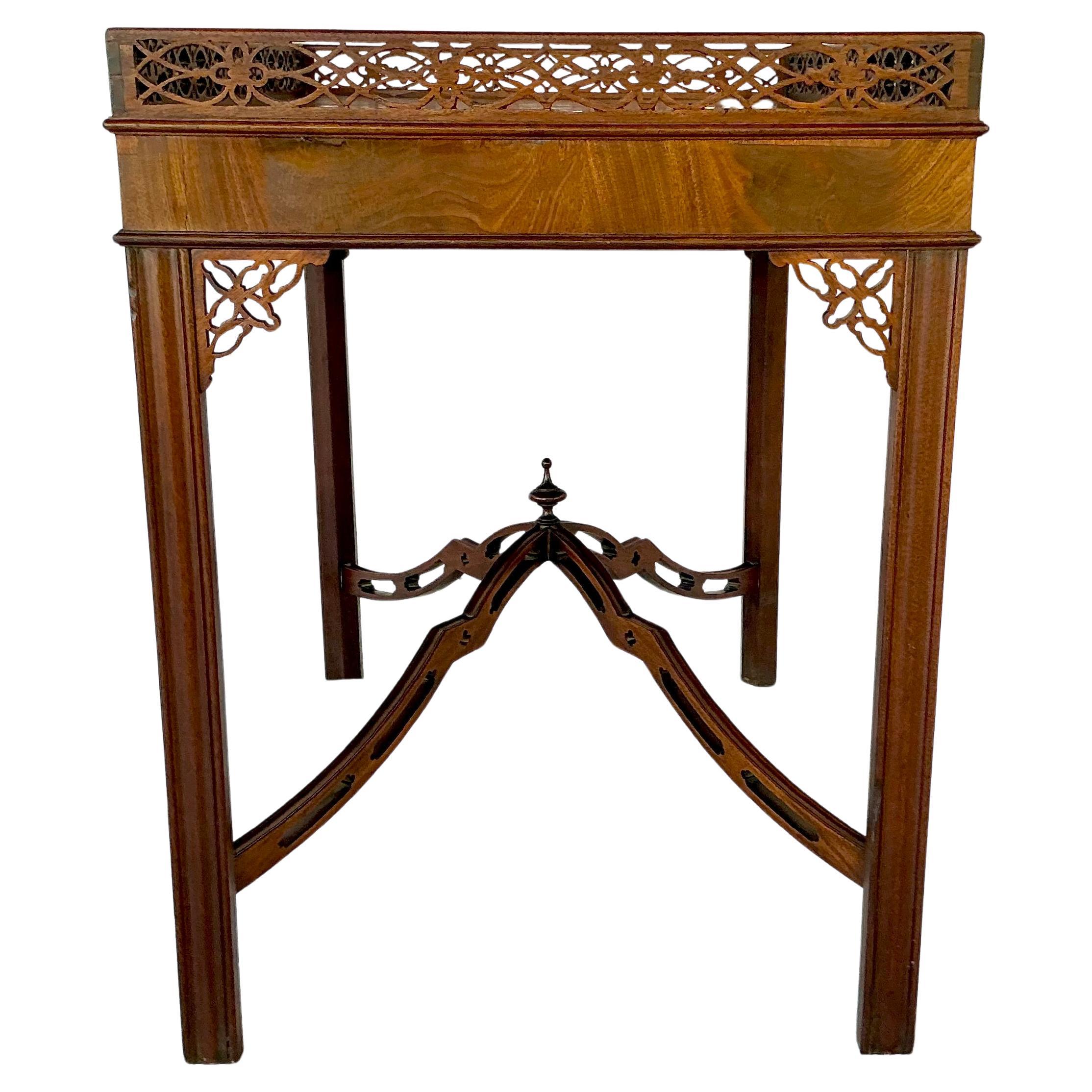 George III Chippendale Carved Mahogany Silver Table en venta 3